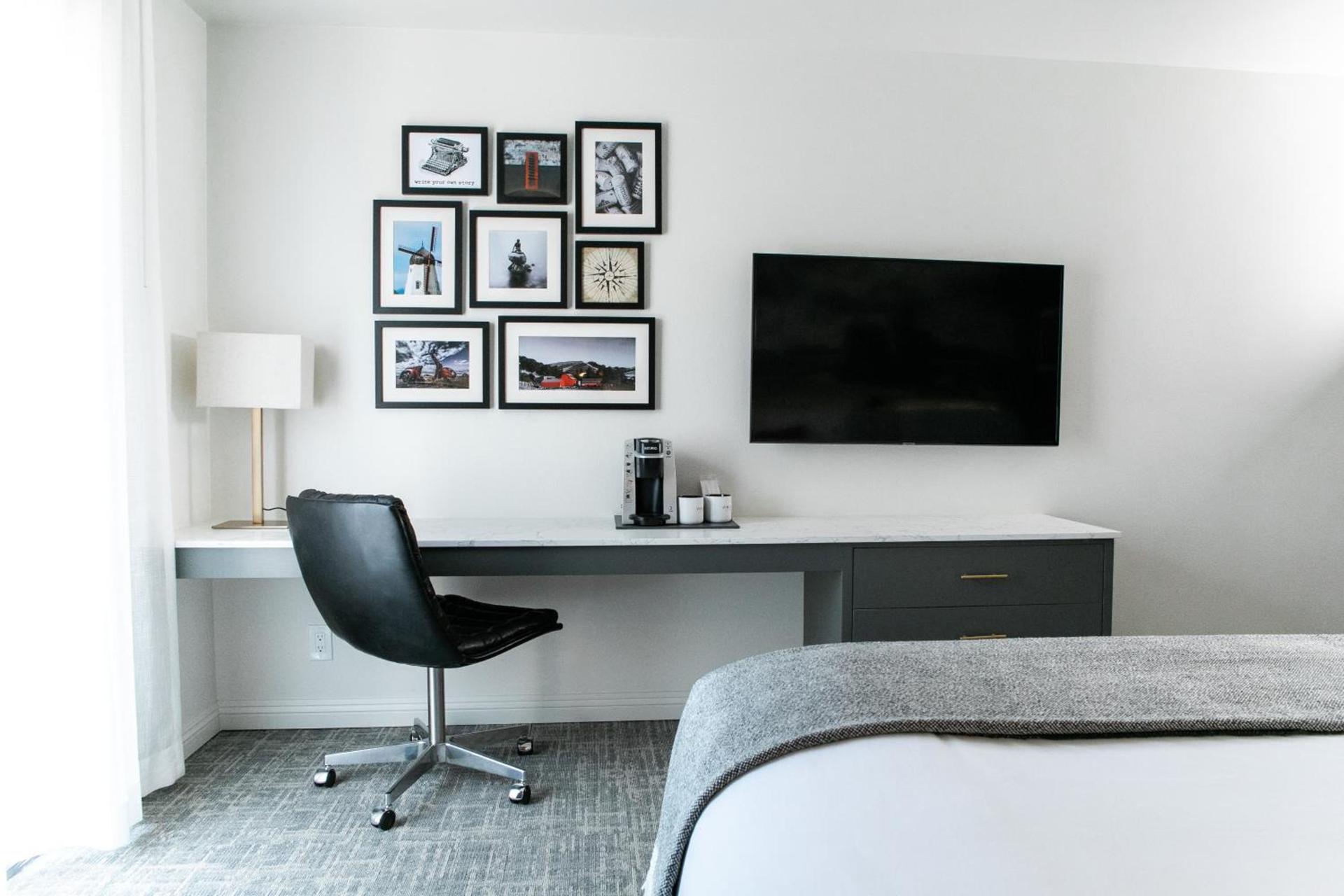 Vinland Hotel and Lounge photo 50