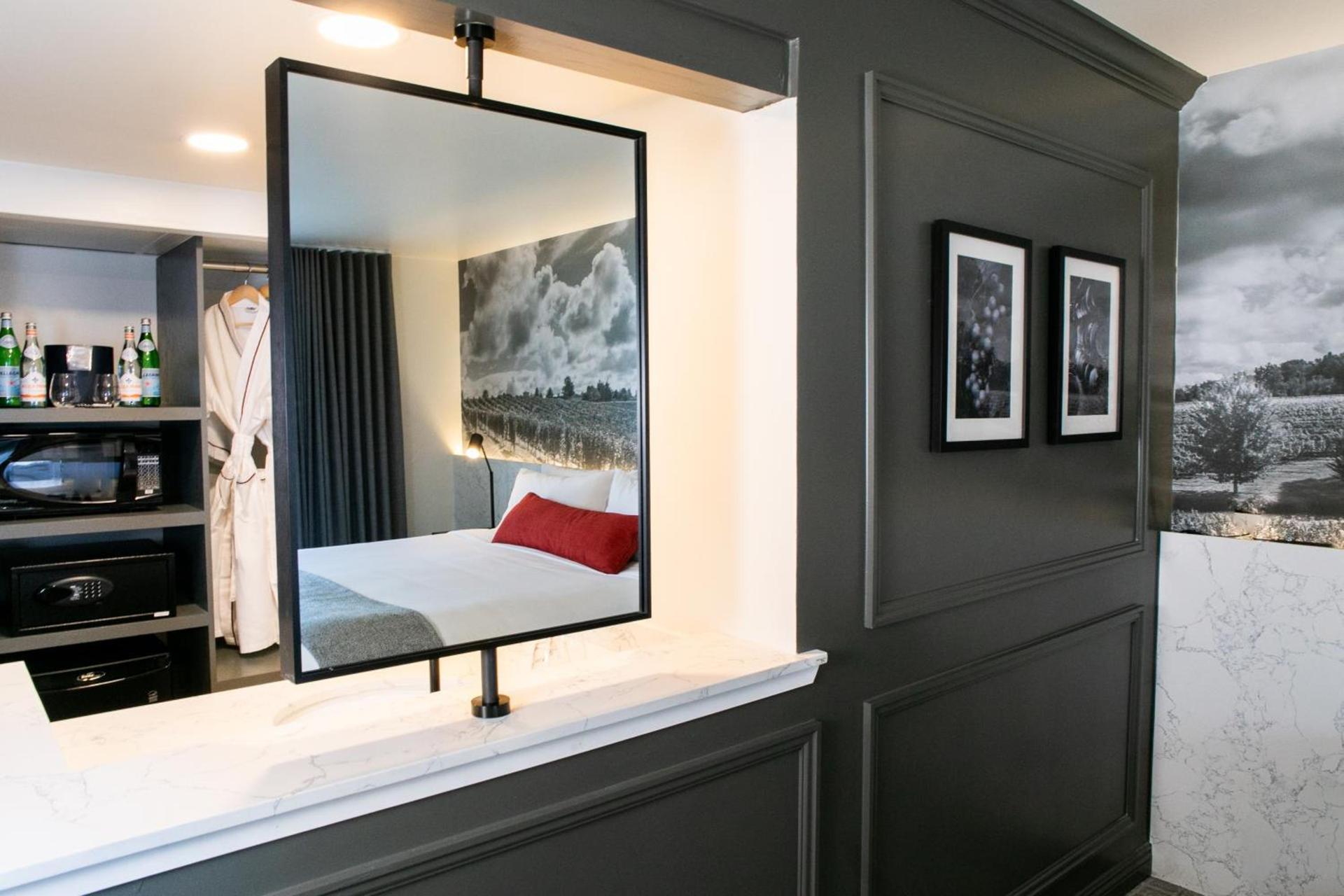 Vinland Hotel and Lounge photo 67