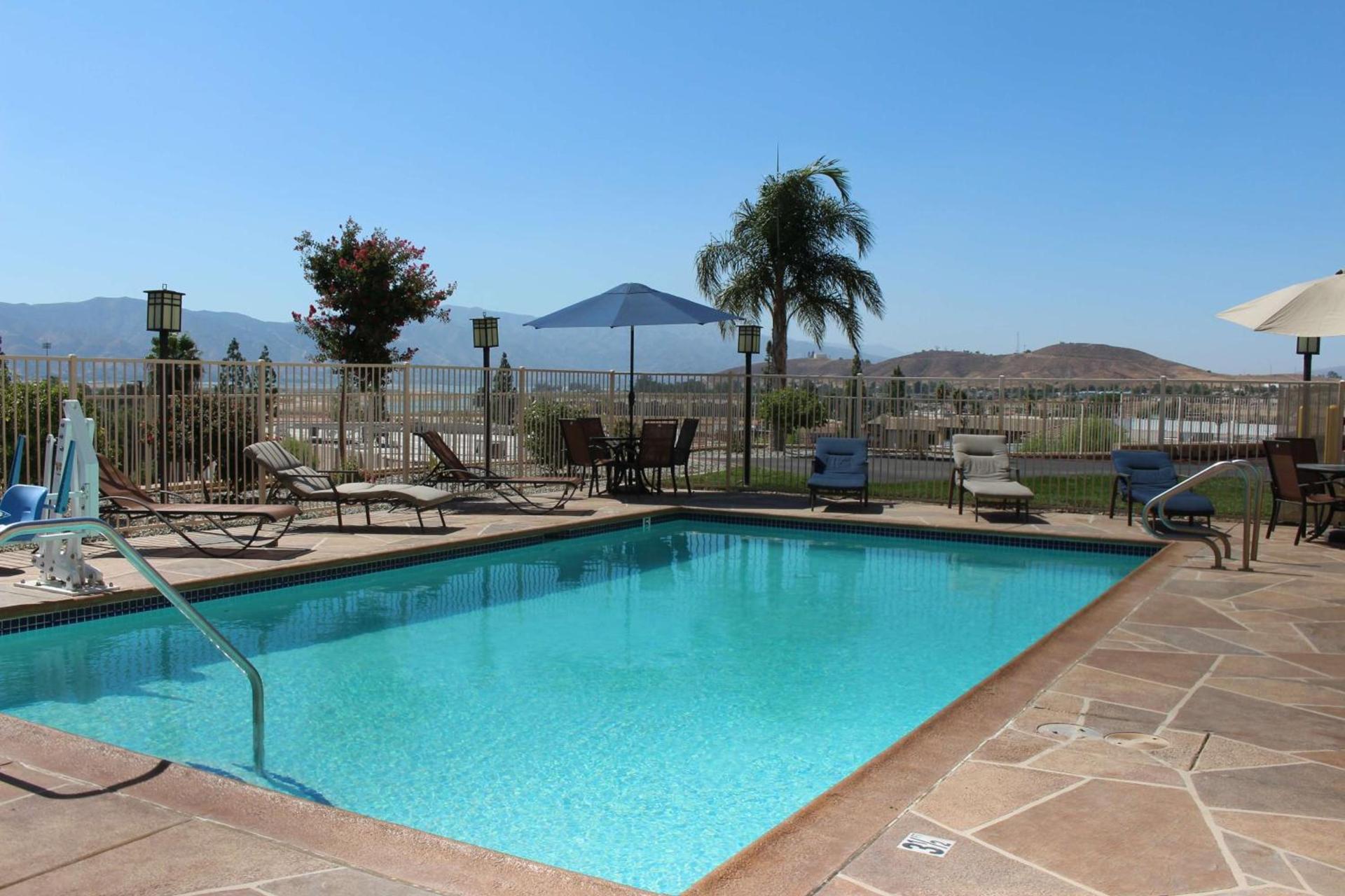 Best Western Plus Lake Elsinore Inn & Suites photo 17