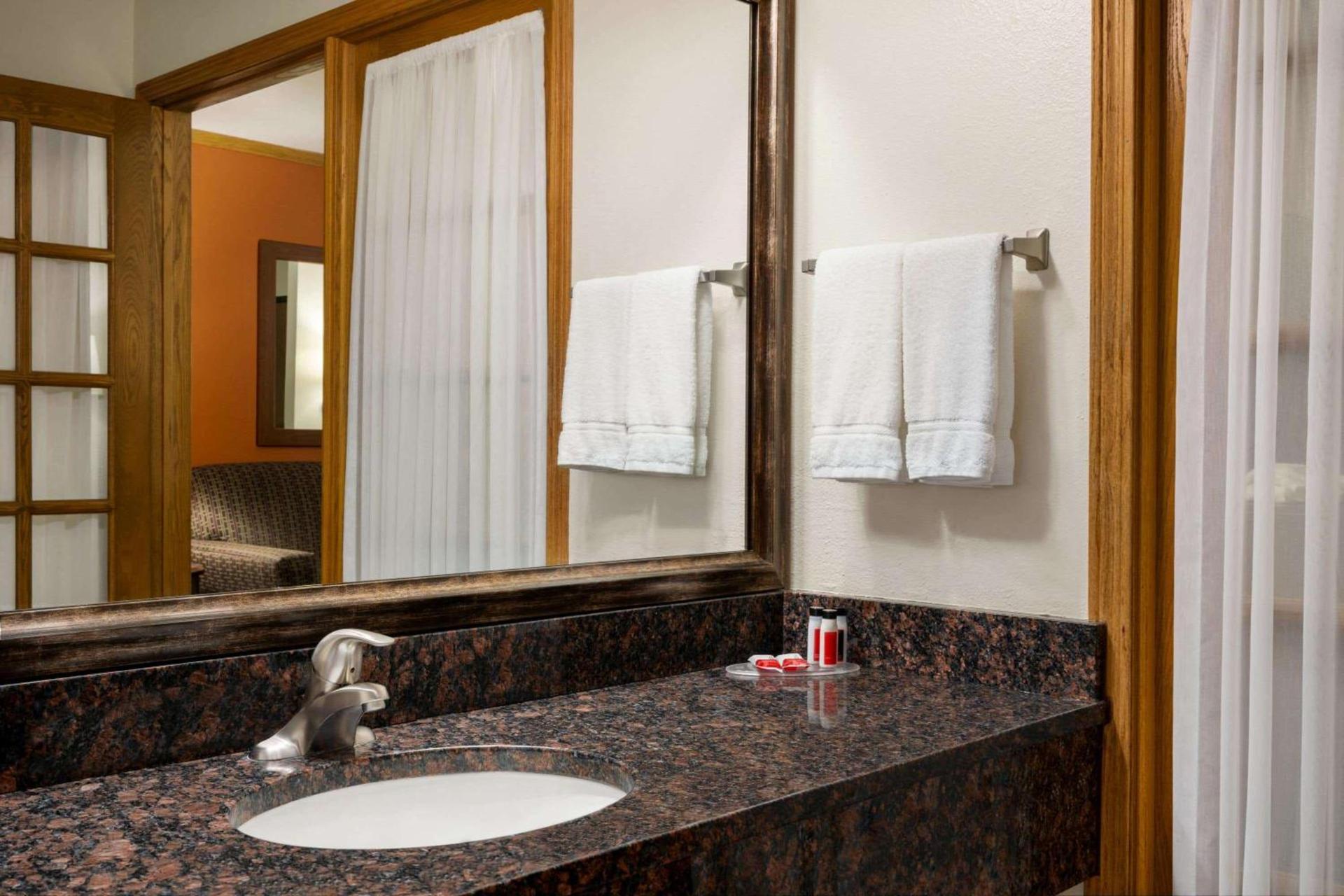 AmericInn by Wyndham Virginia photo 51