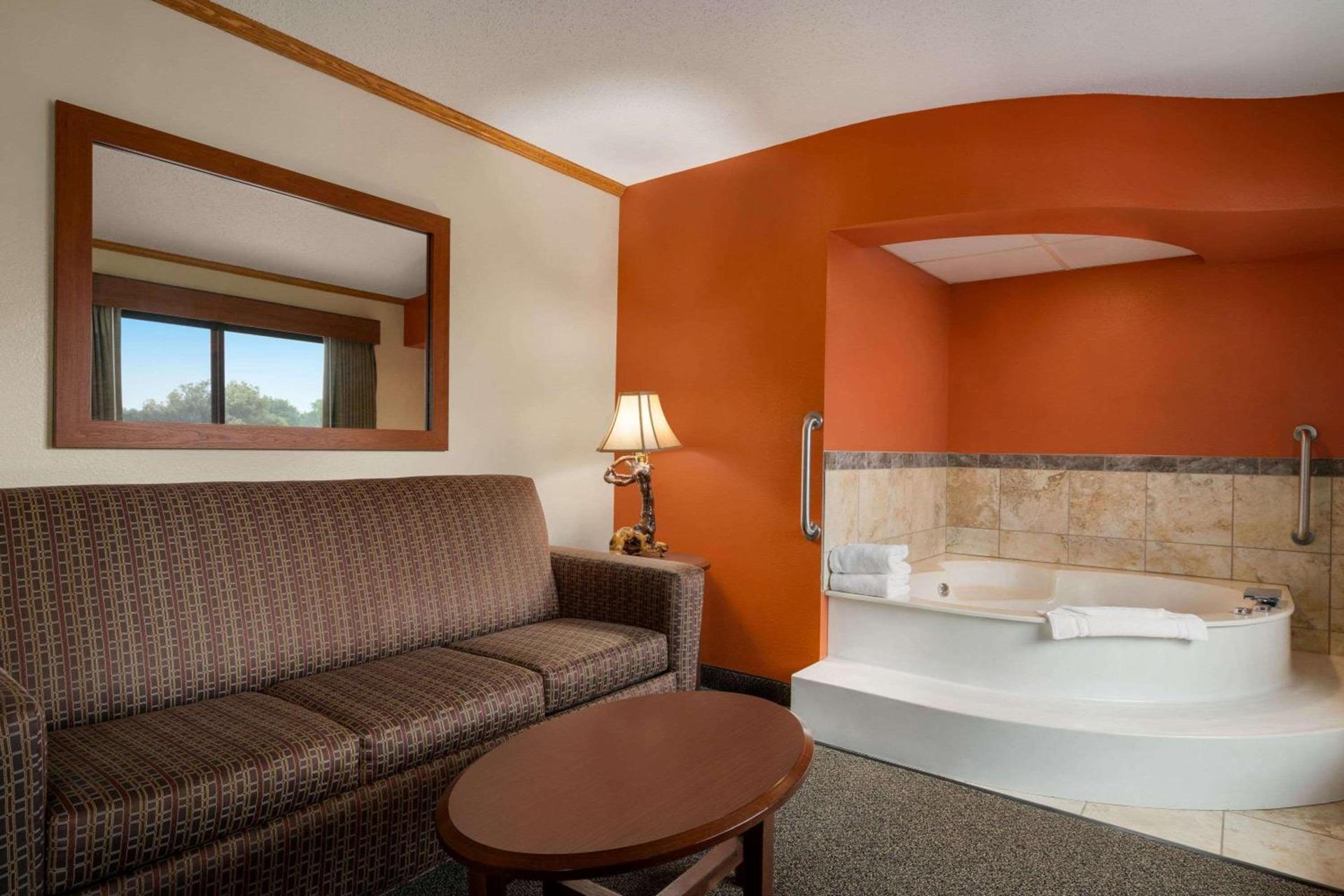 AmericInn by Wyndham Virginia photo 57