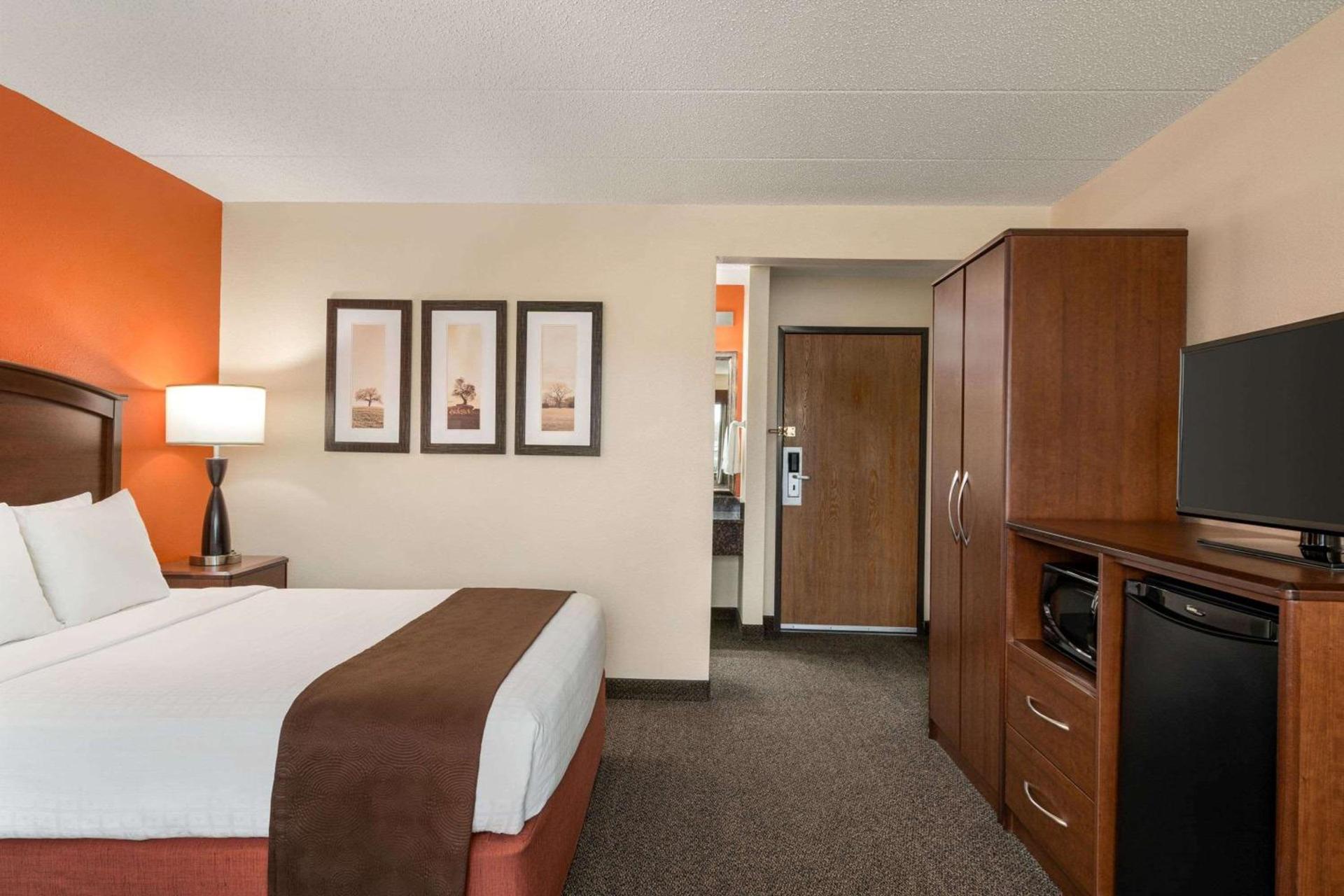 AmericInn by Wyndham Virginia photo 60