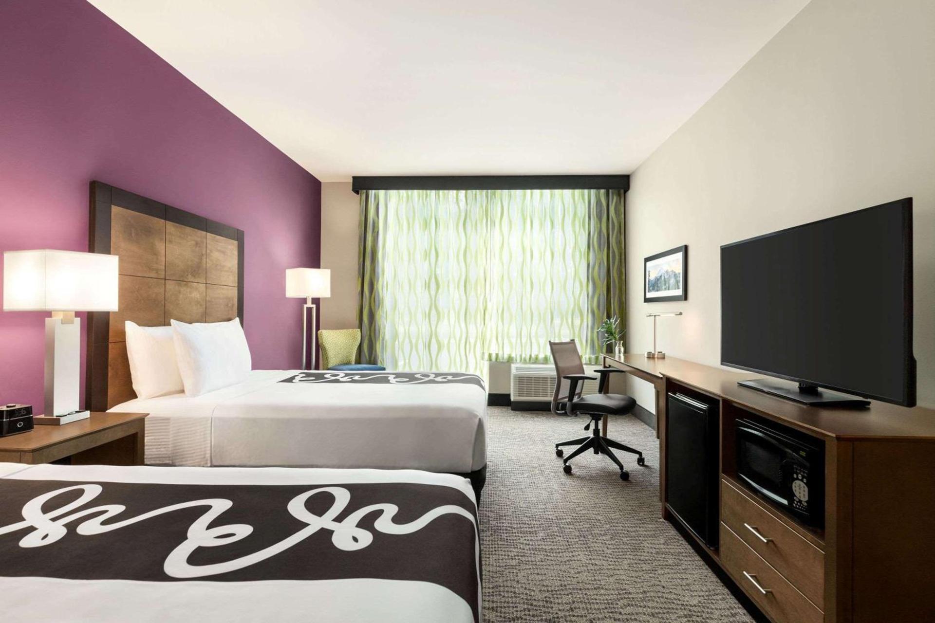 La Quinta Inn & Suites by Wyndham Burlington photo 17