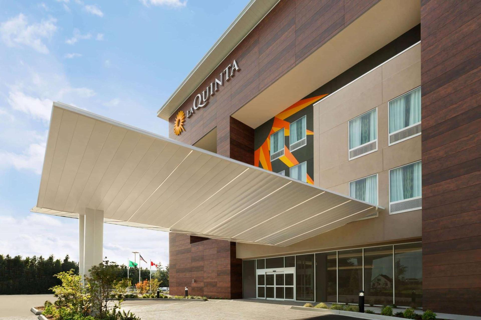 La Quinta Inn & Suites by Wyndham Burlington photo 20