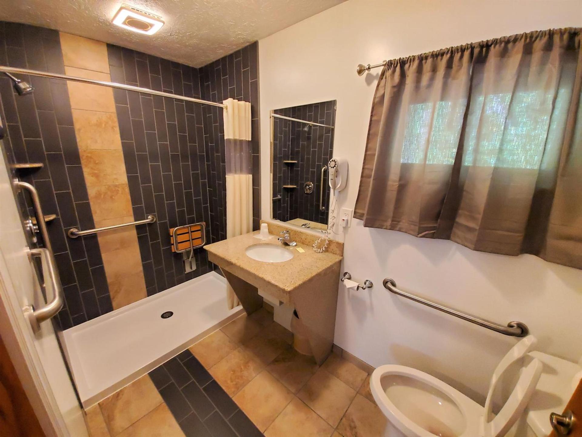 Jefferson Hills Motel photo 37