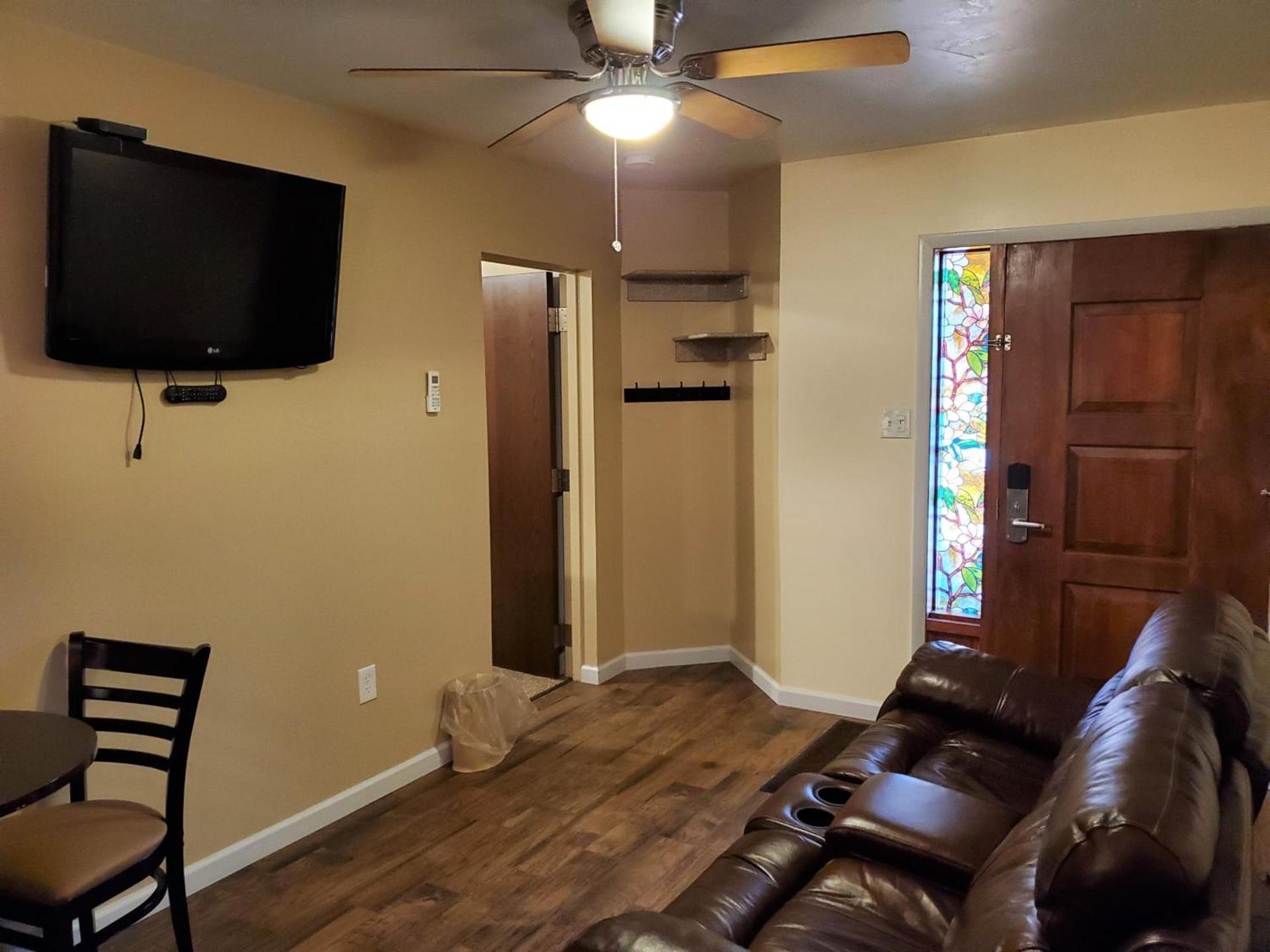 Jefferson Hills Motel photo 50