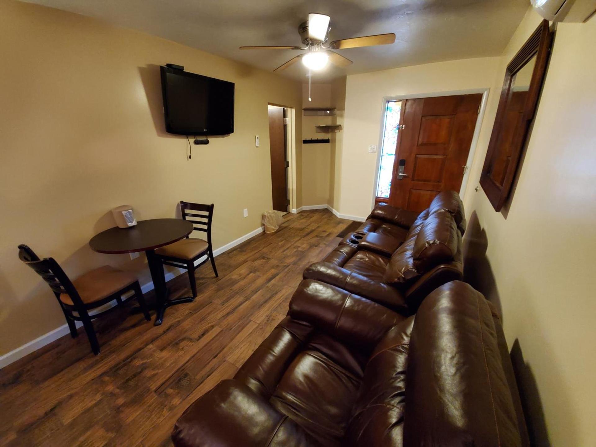 Jefferson Hills Motel photo 47