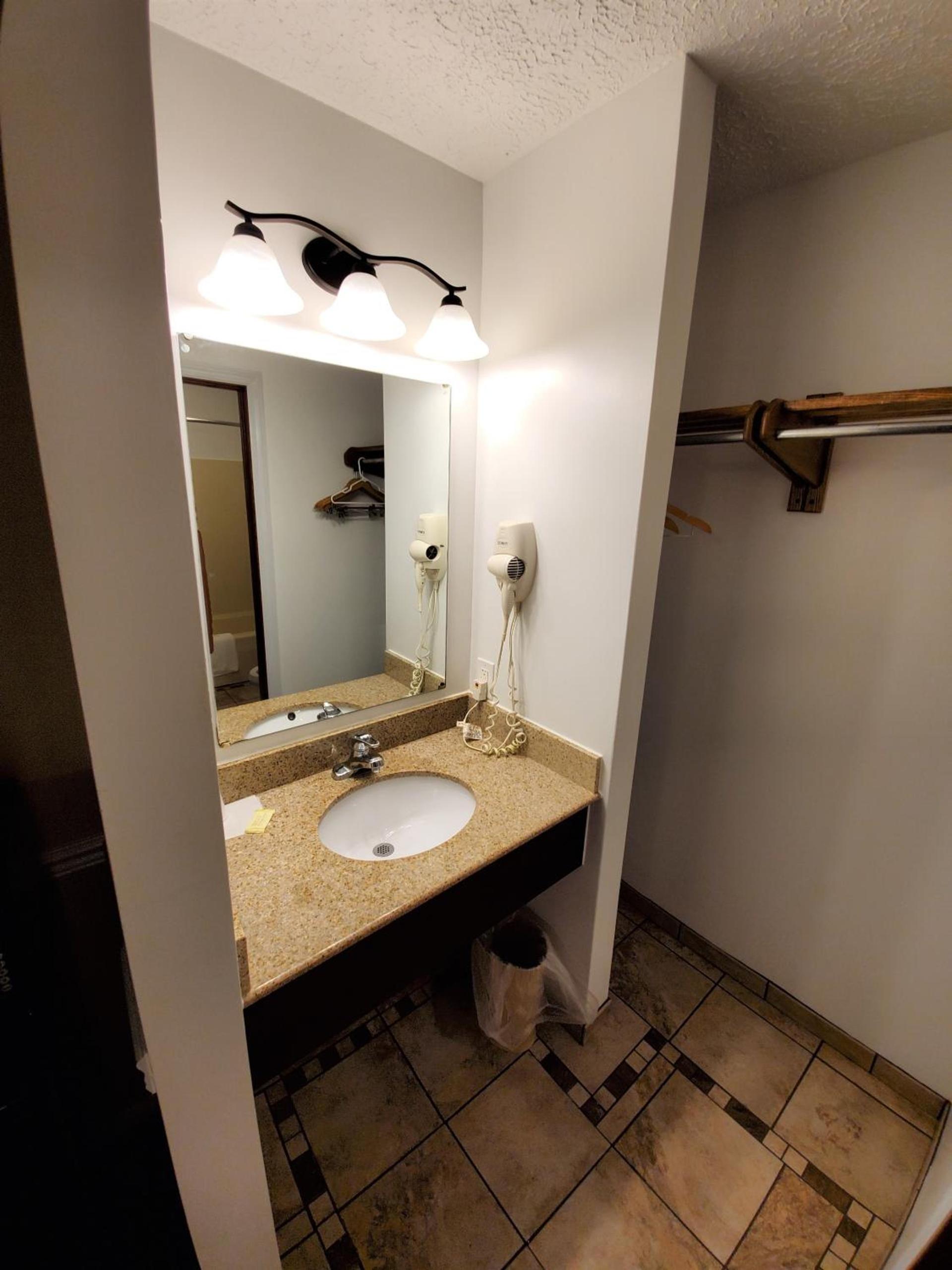 Jefferson Hills Motel photo 13