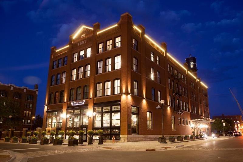 The Charmant Hotel — hotel in La Crosse