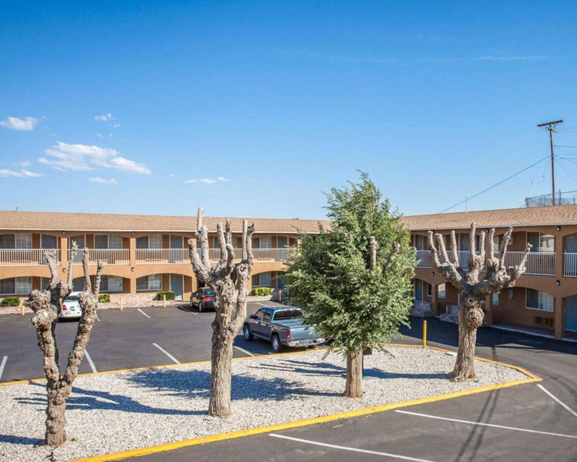 Econo Lodge On Historic Route 66 photo 2