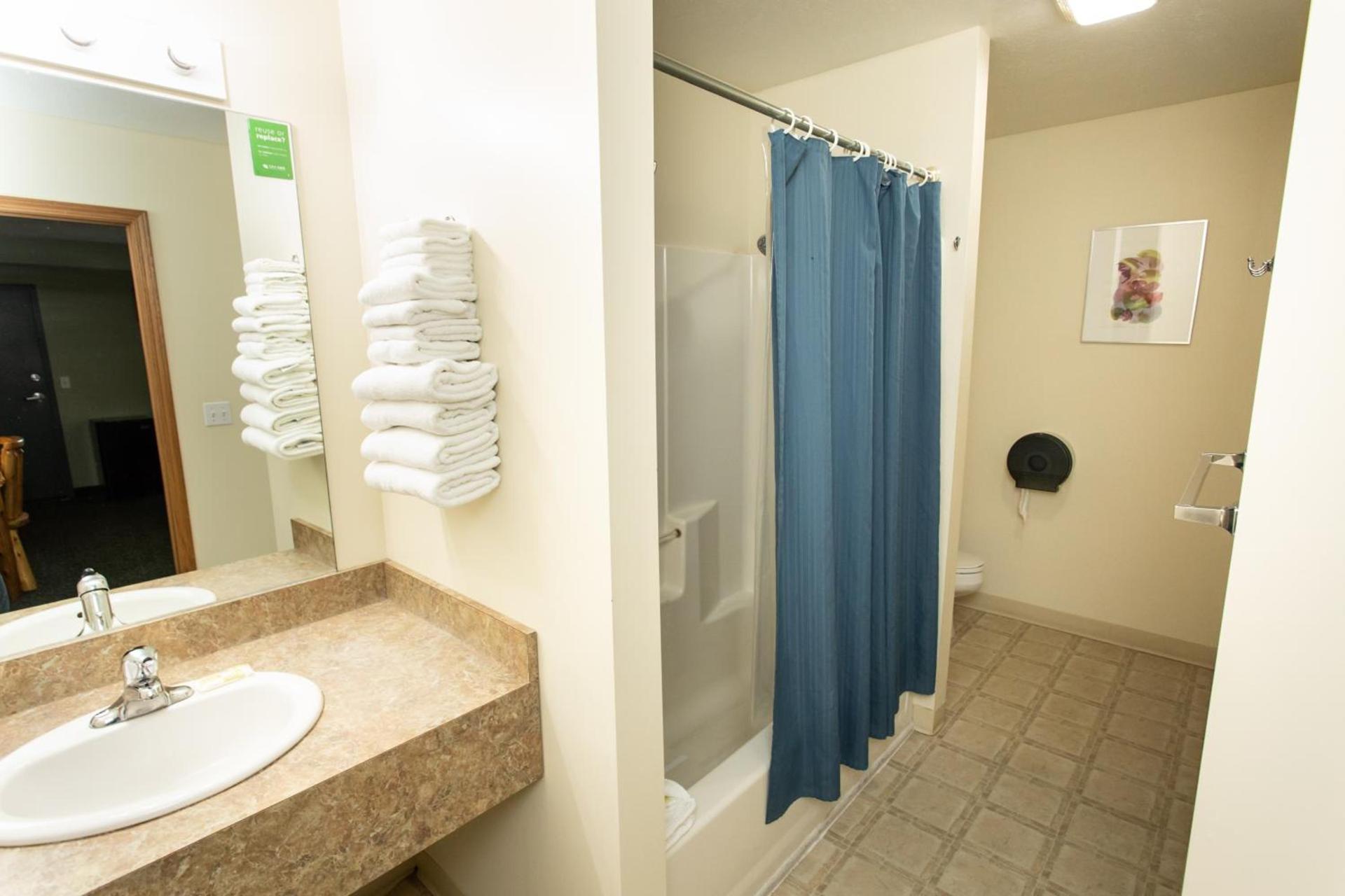 The Kingsley Suites photo 9