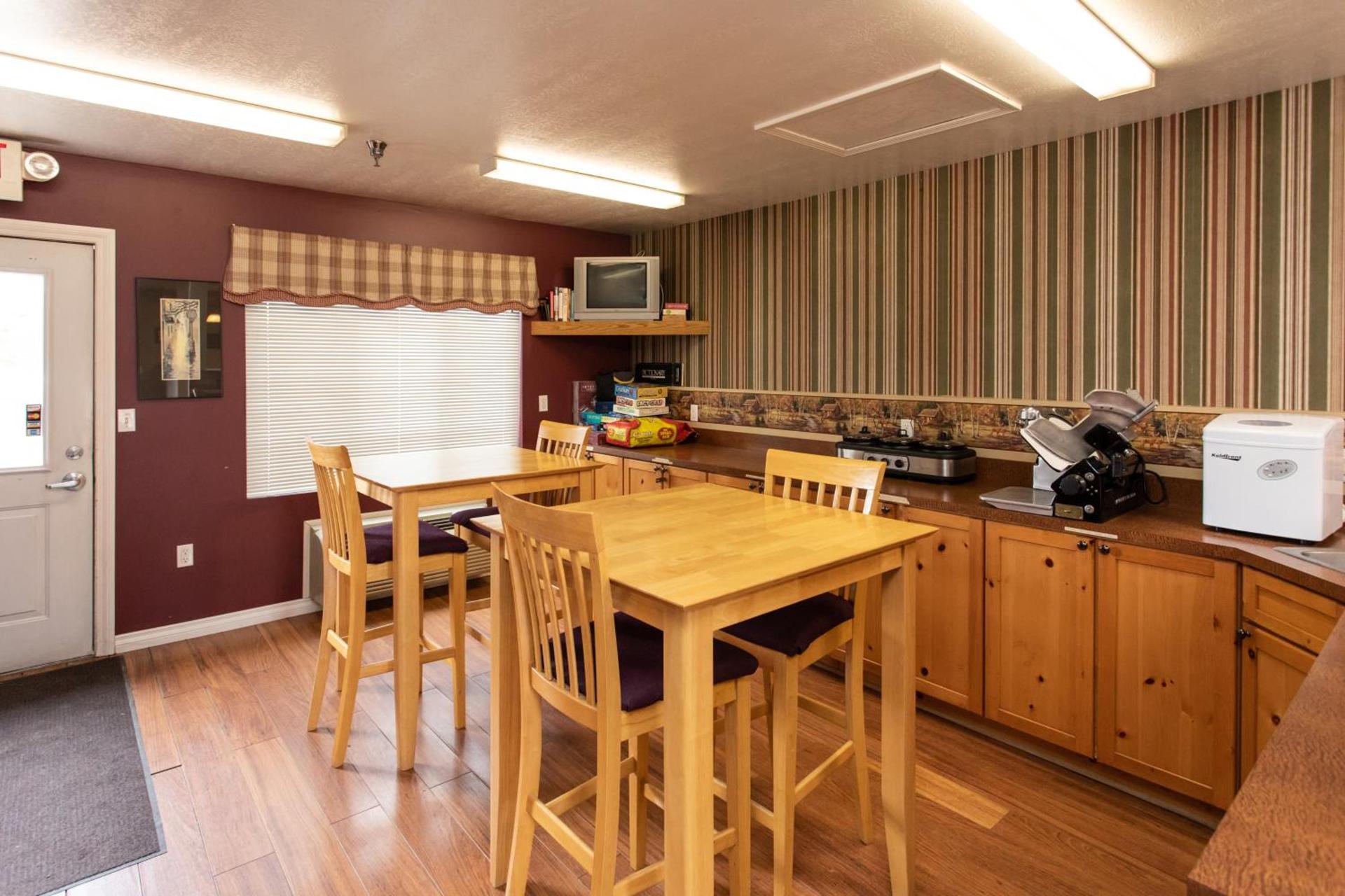 The Kingsley Suites photo 13