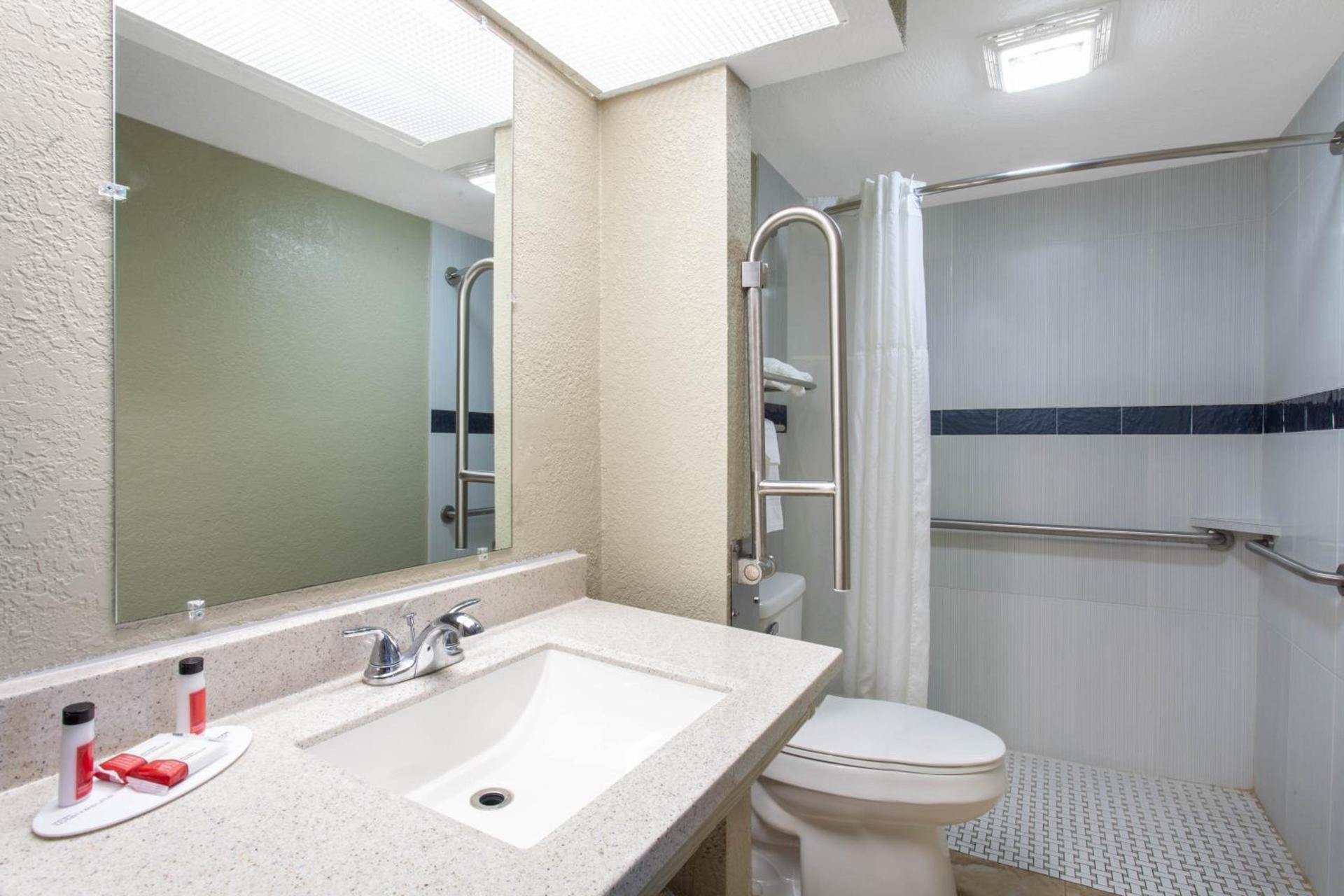 Travelodge by Wyndham Deltona photo 3