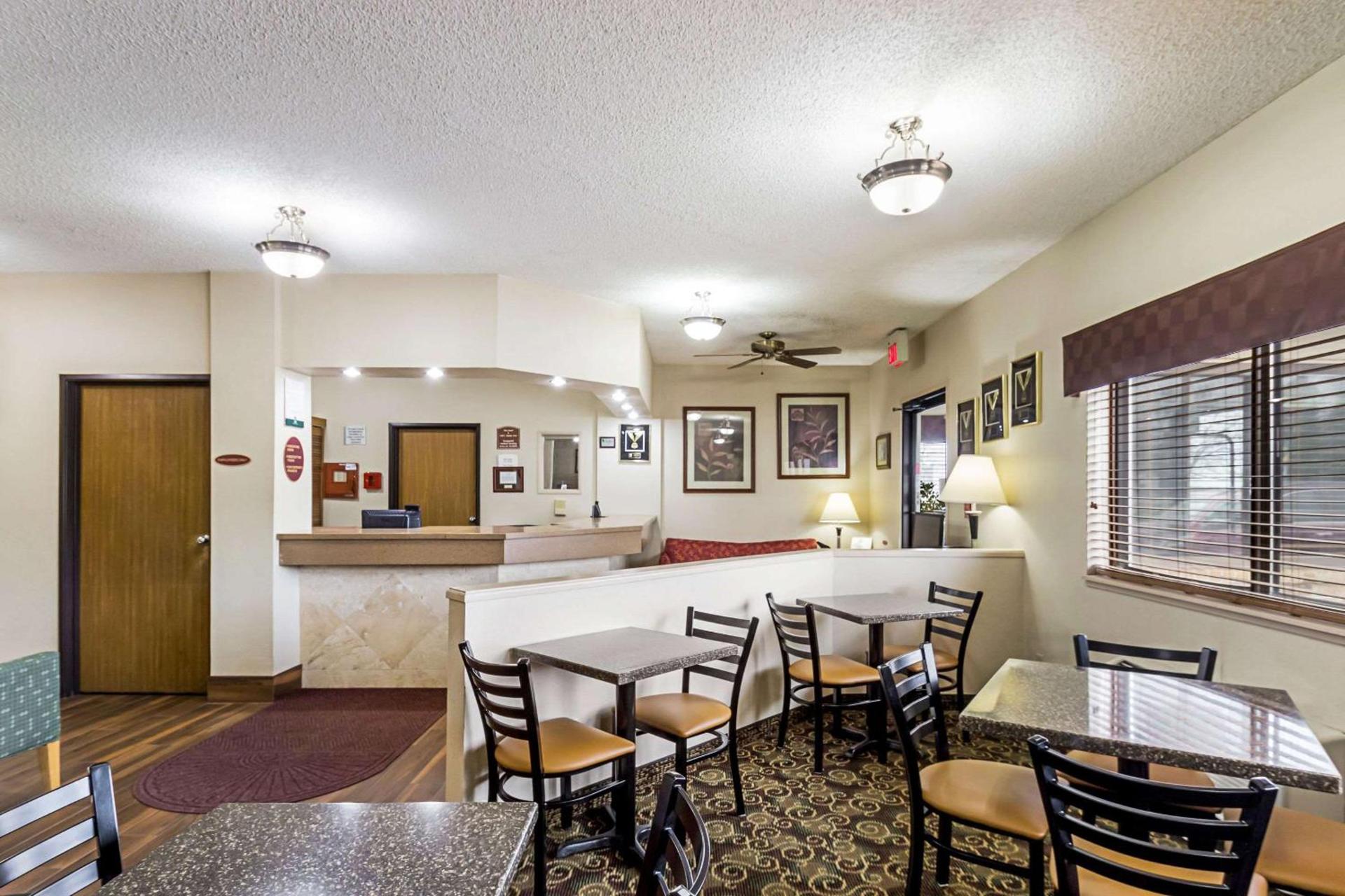 Quality Inn Sheboygan North I-43 photo 16