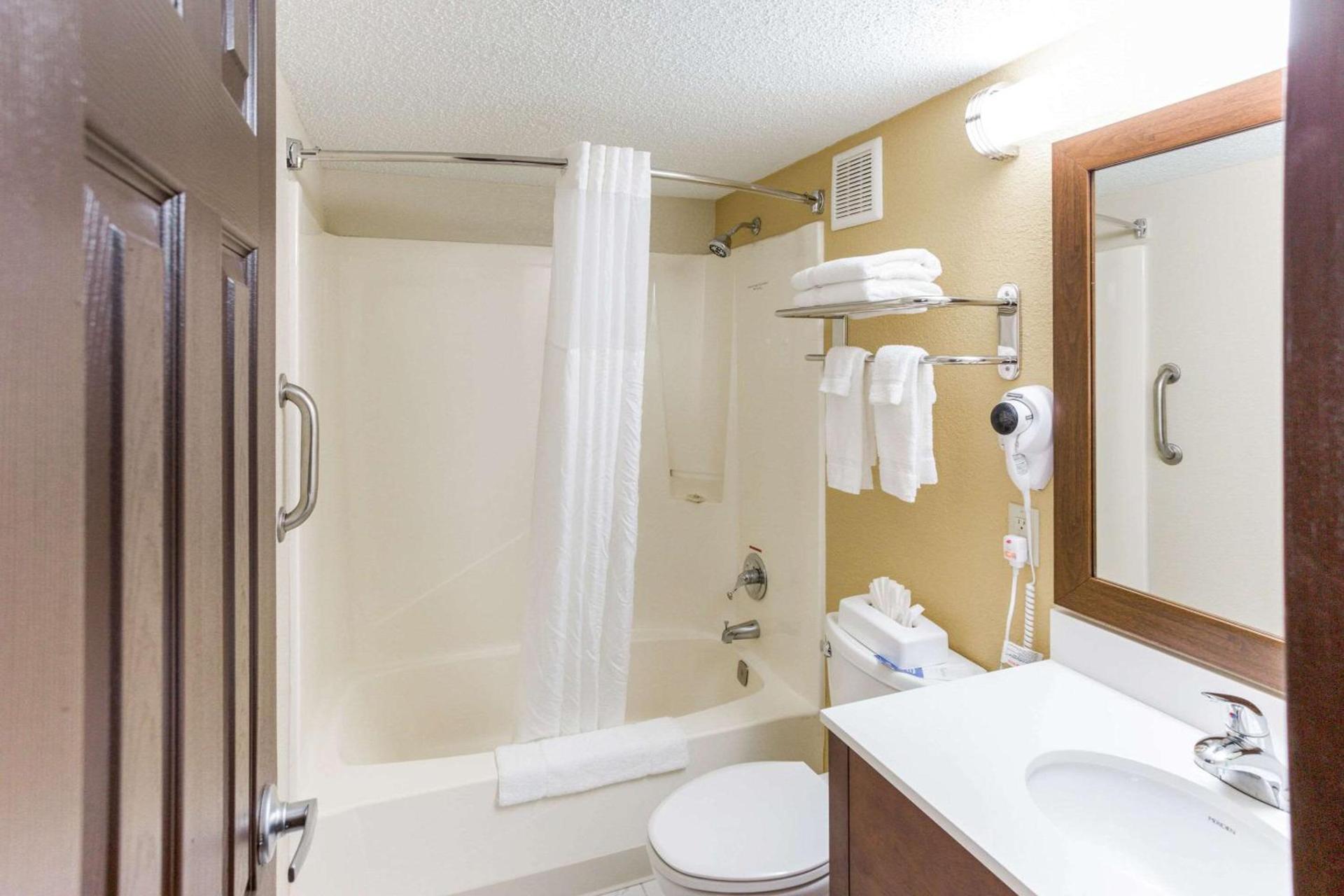 Quality Inn & Suites Plattsburgh photo 16