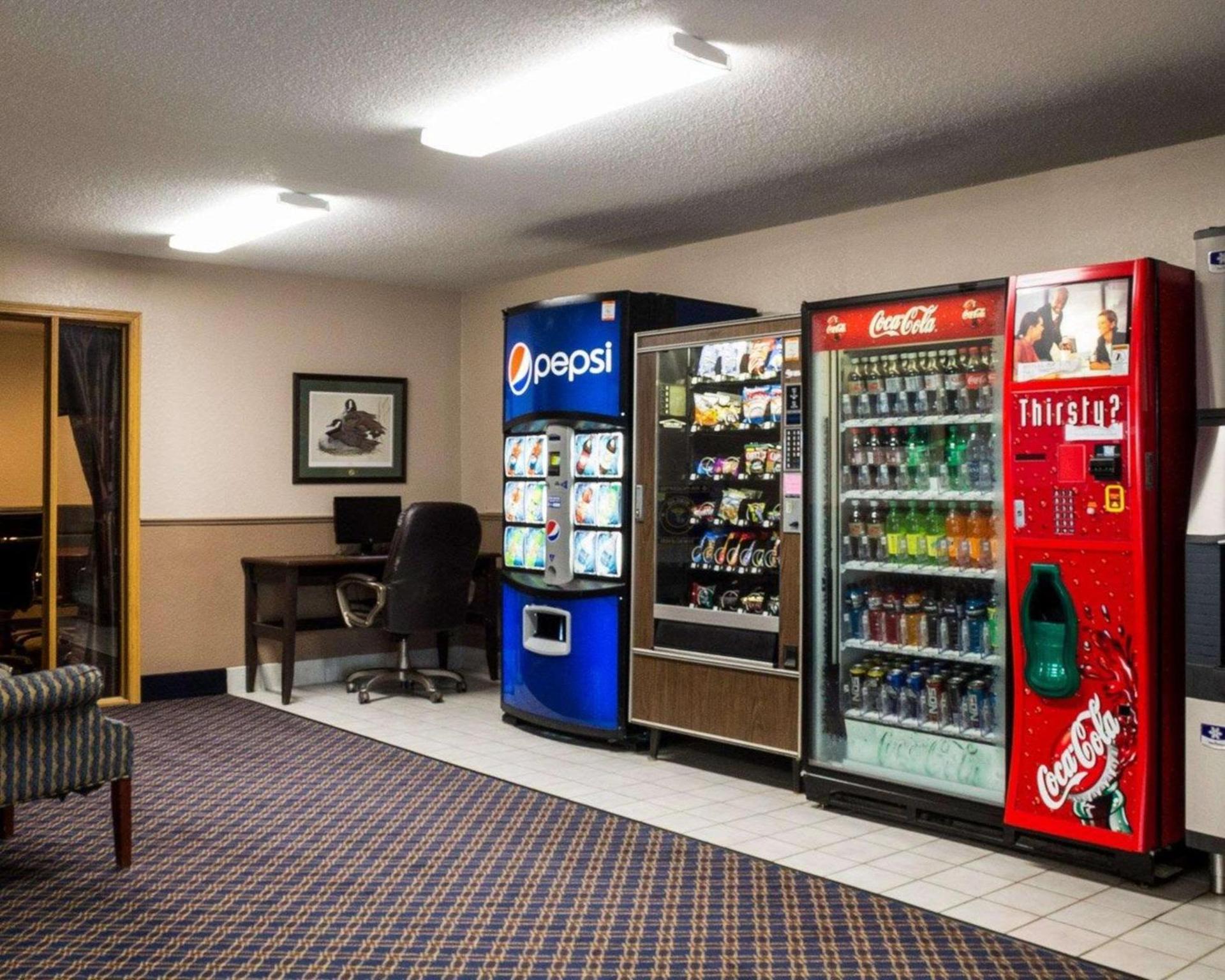 Rodeway Inn photo 8