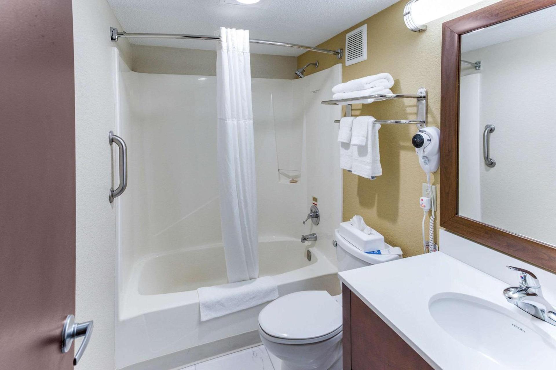 Quality Inn & Suites Plattsburgh photo 18