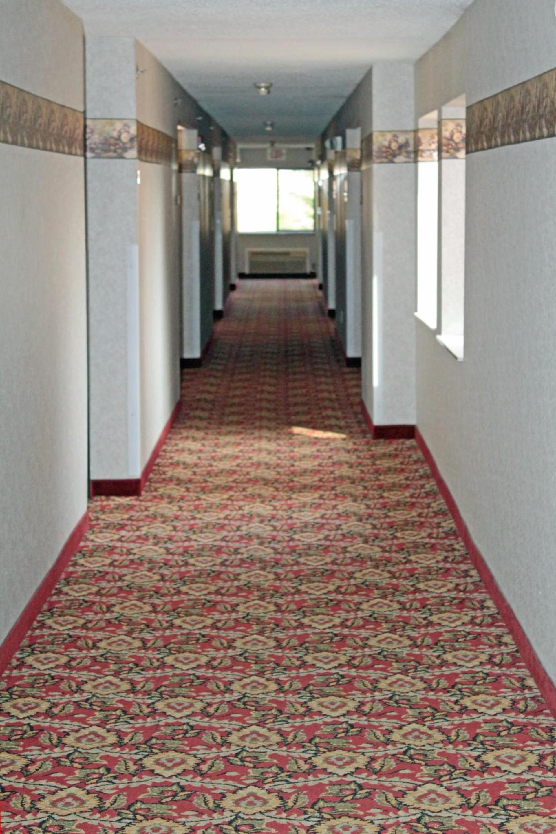 Baymont by Wyndham Battle Creek Downtown photo 12