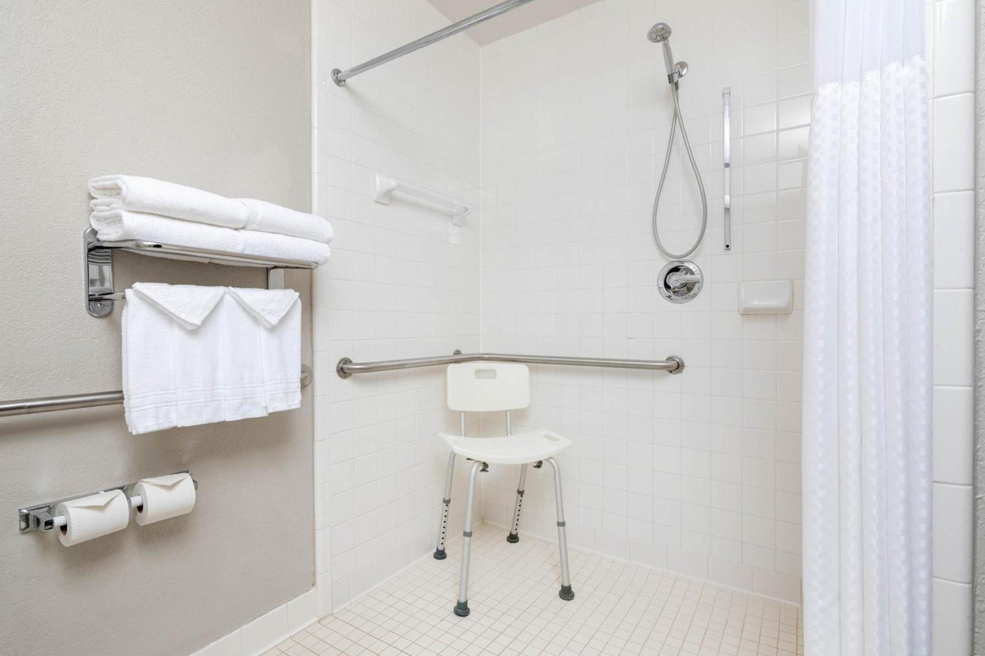 Microtel Inn & Suites by Wyndham Atlanta Buckhead Area photo 34