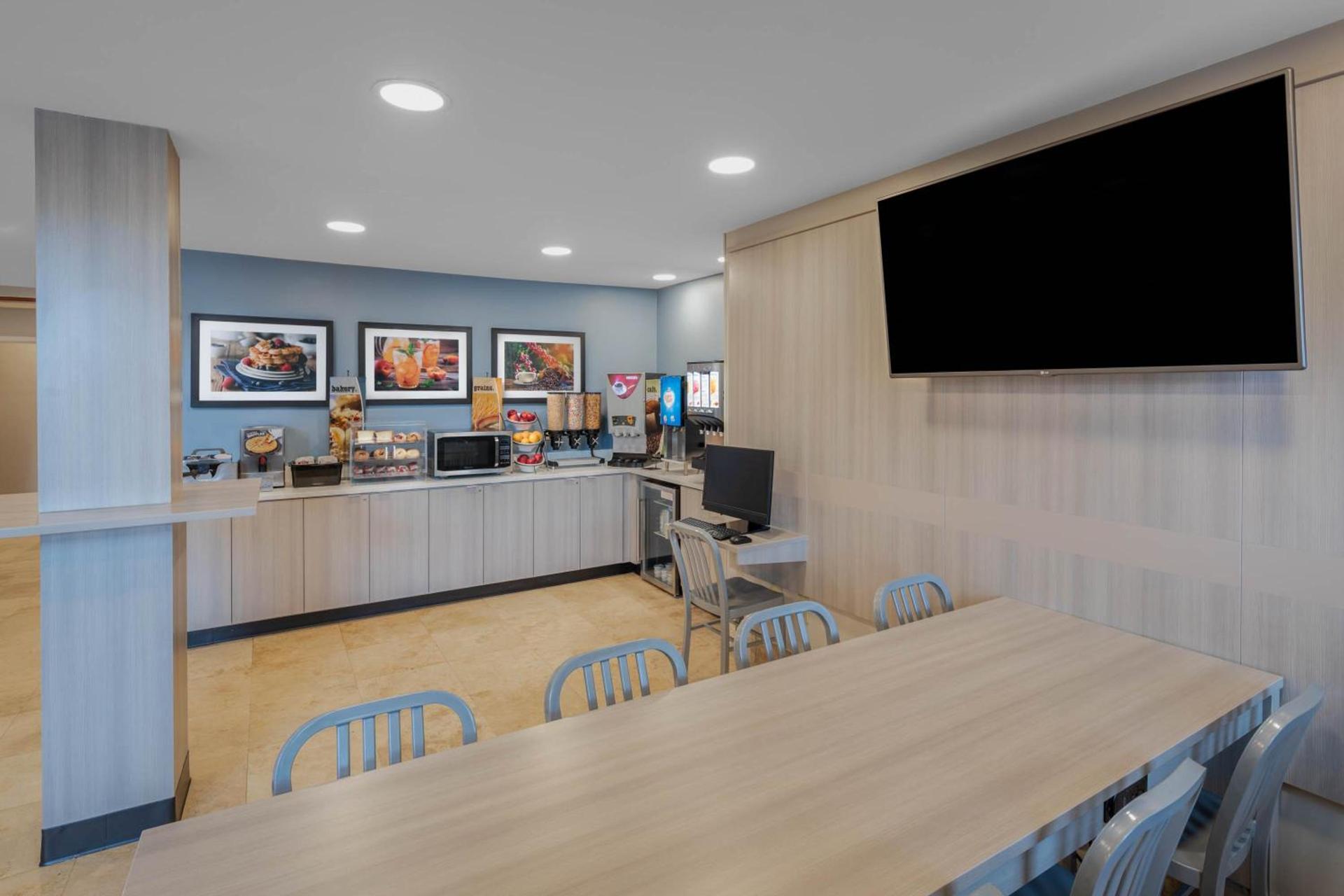 Microtel Inn & Suites by Wyndham Atlanta Buckhead Area photo 25