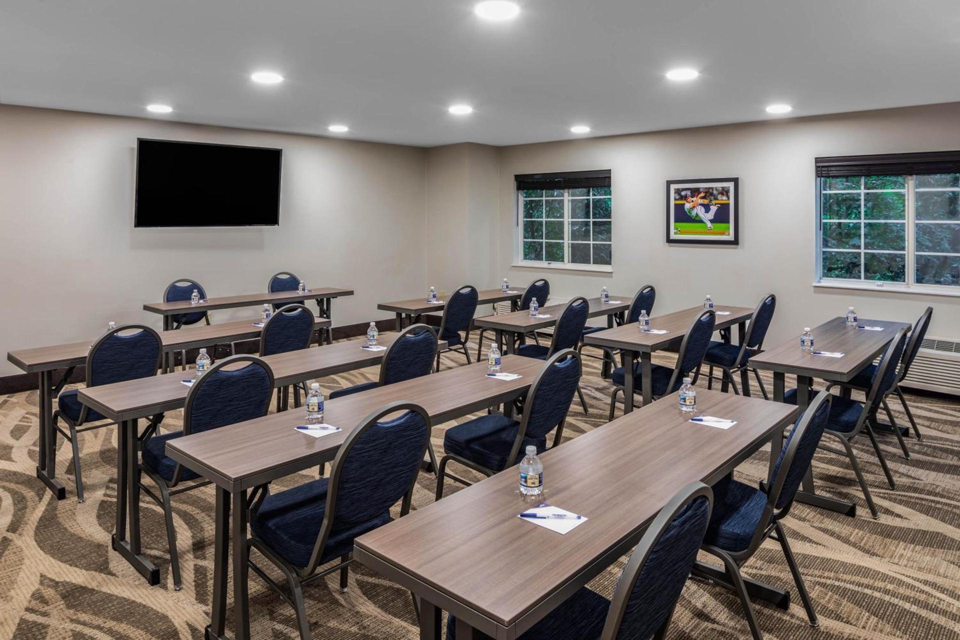 Microtel Inn & Suites by Wyndham Atlanta Buckhead Area photo 32
