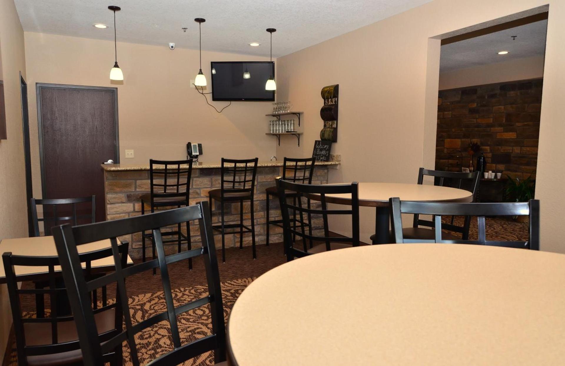 Cobblestone Inn & Suites - Clarion photo 5