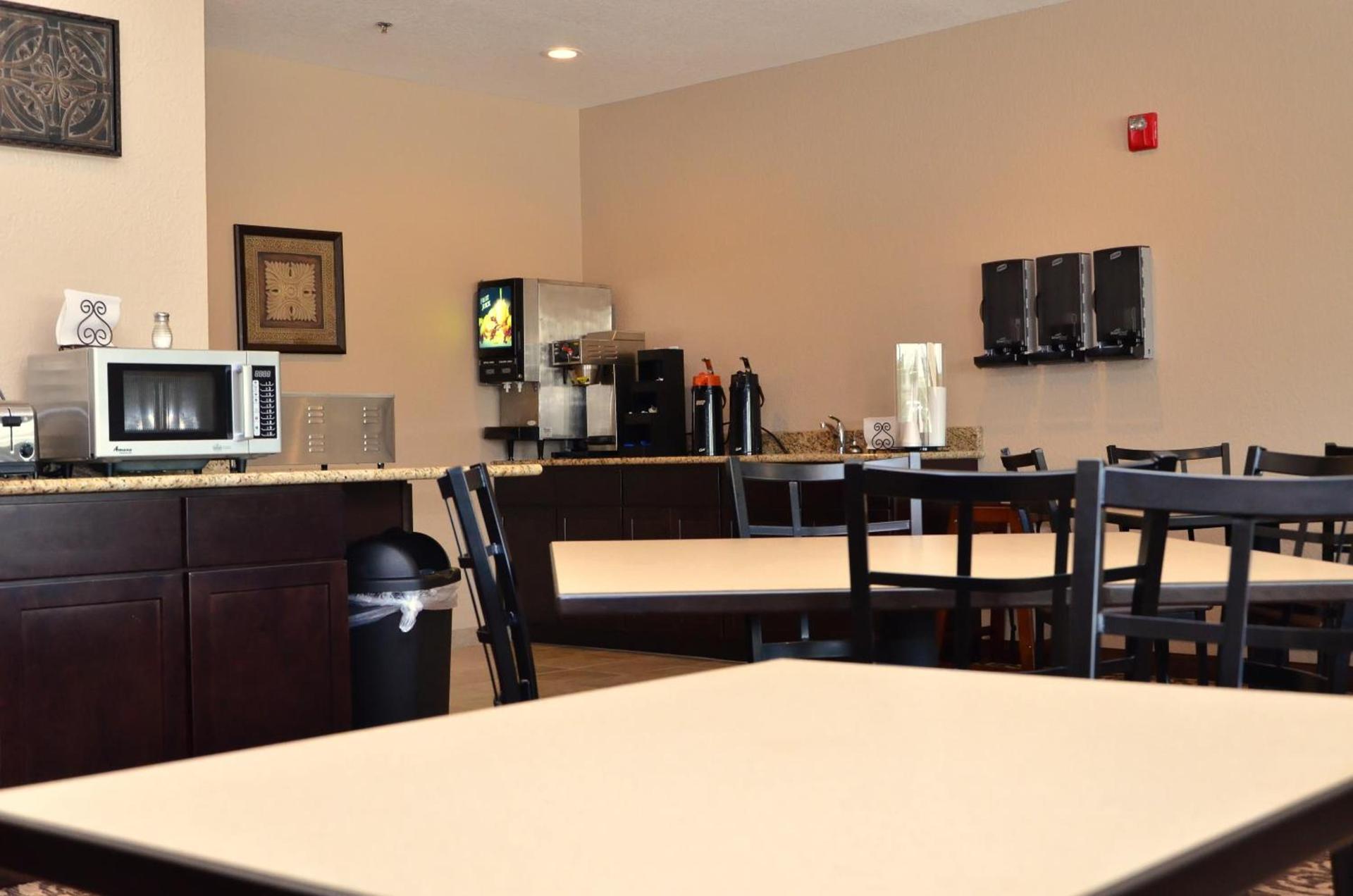 Cobblestone Inn & Suites - Clarion photo 7