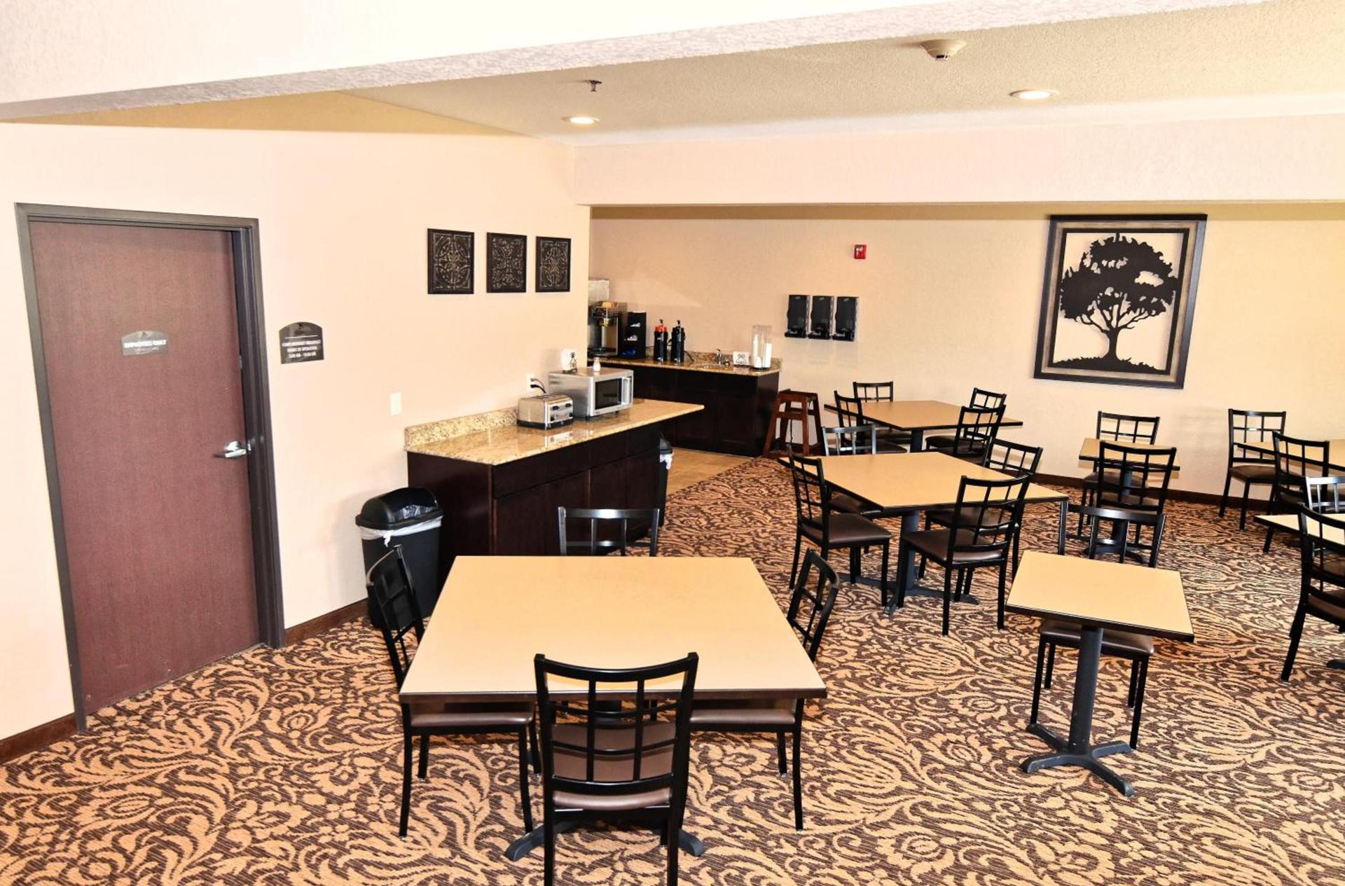 Cobblestone Inn & Suites - Clarion photo 14