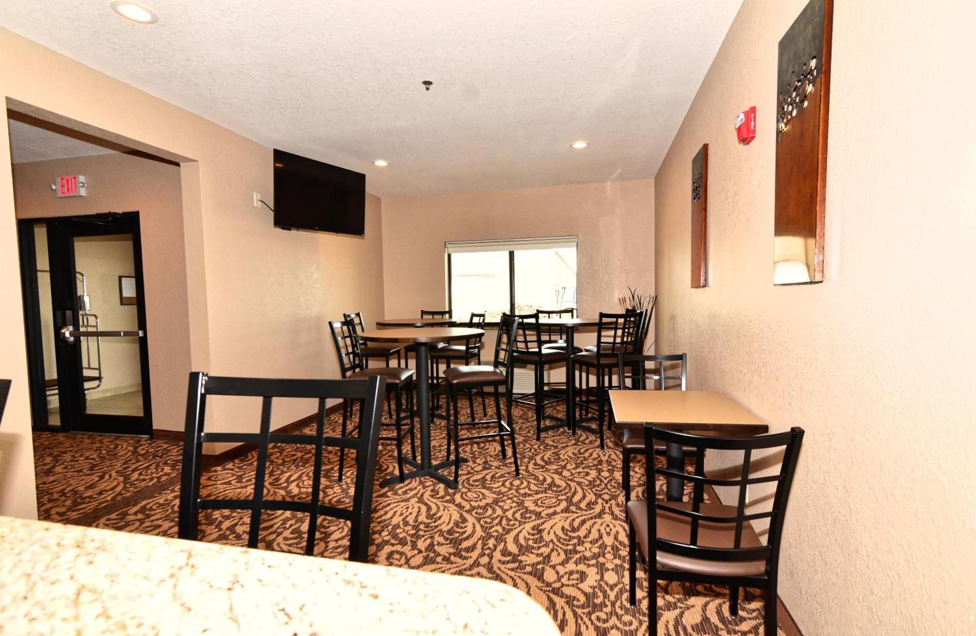 Cobblestone Inn & Suites - Clarion photo 16