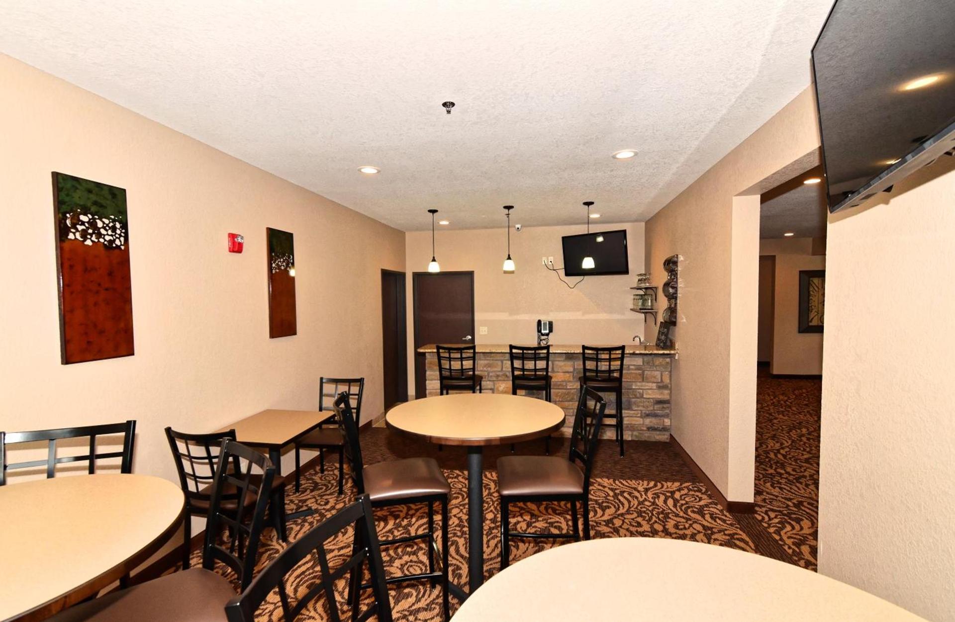 Cobblestone Inn & Suites - Clarion photo 18