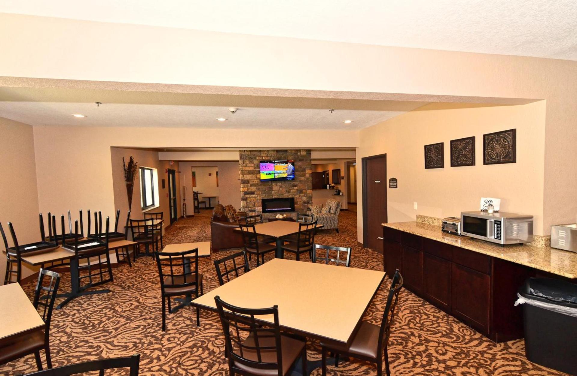 Cobblestone Inn & Suites - Clarion photo 19