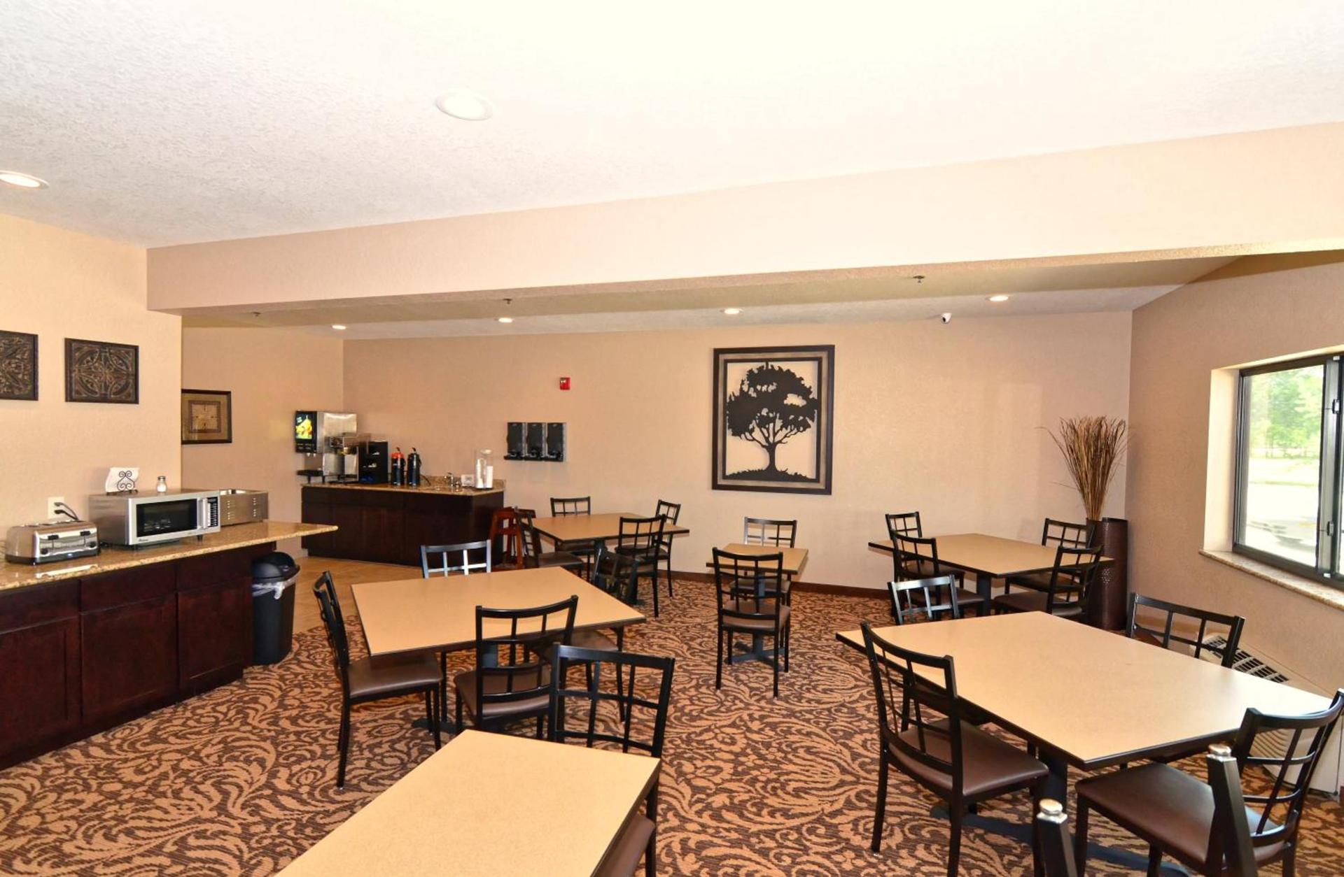 Cobblestone Inn & Suites - Clarion photo 20