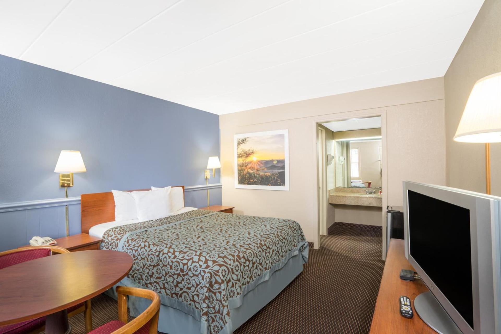 Days Inn by Wyndham Lincolnton photo 44