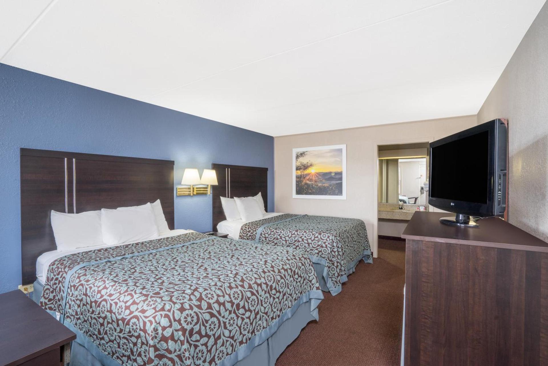 Days Inn by Wyndham Lincolnton photo 38