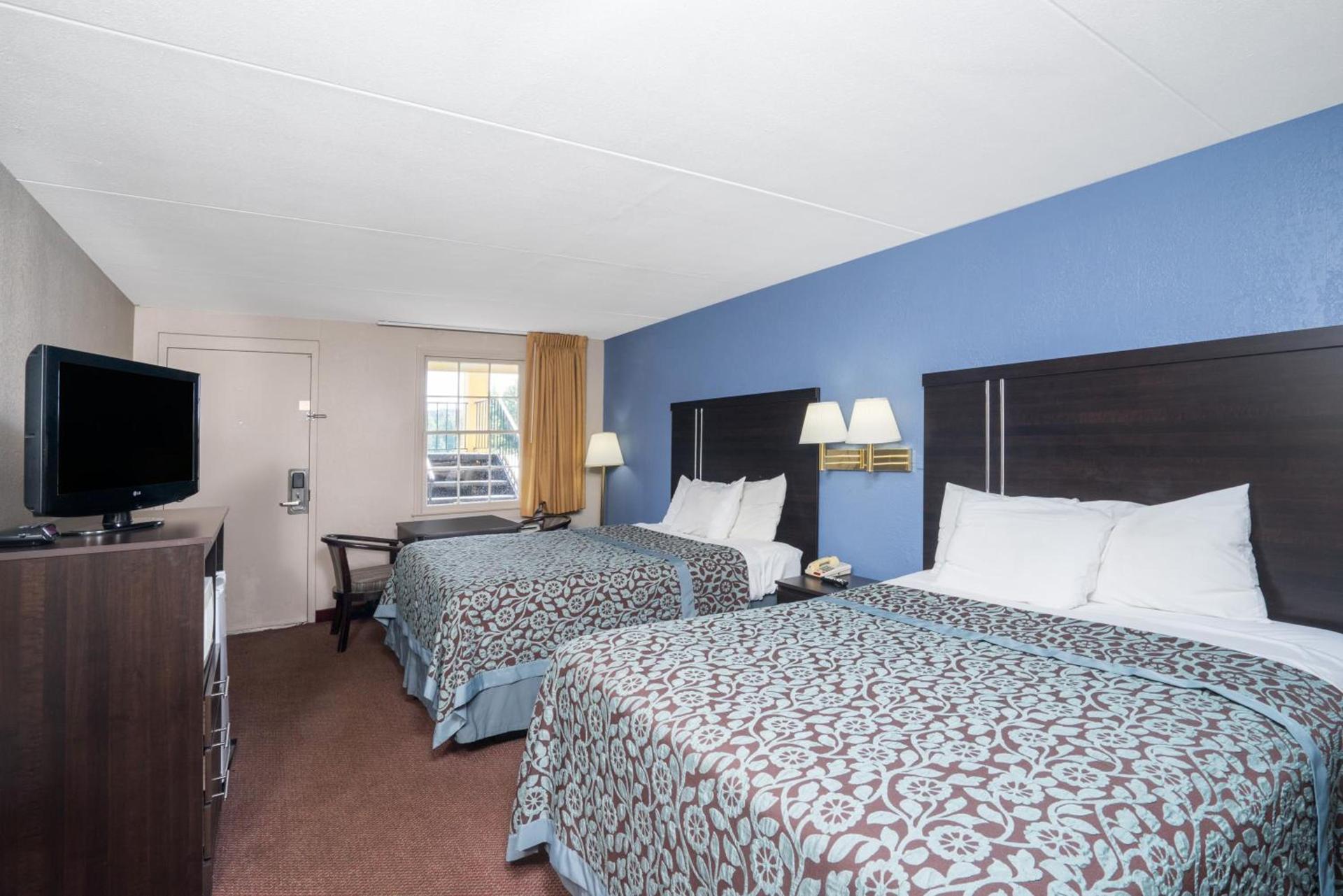 Days Inn by Wyndham Lincolnton photo 40