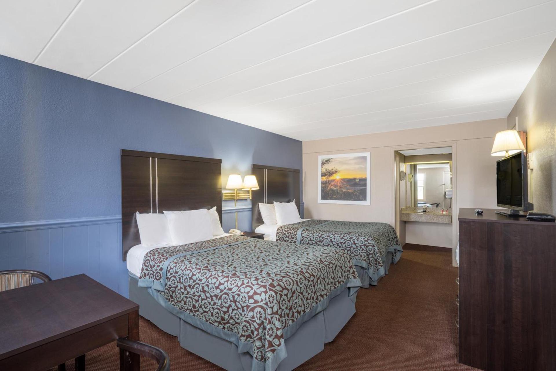 Days Inn by Wyndham Lincolnton photo 39