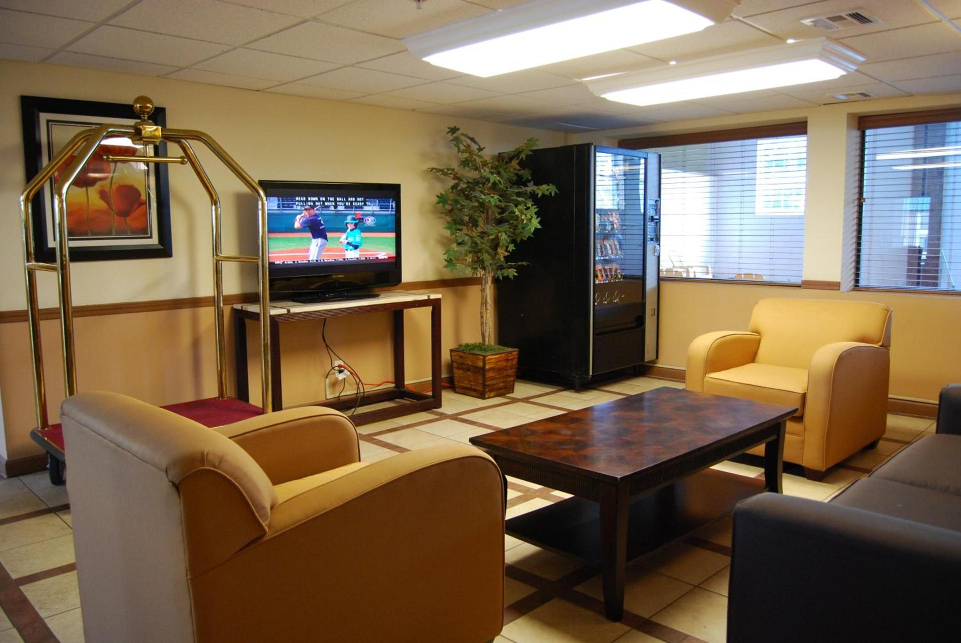 Super 8 by Wyndham Oklahoma City photo 34