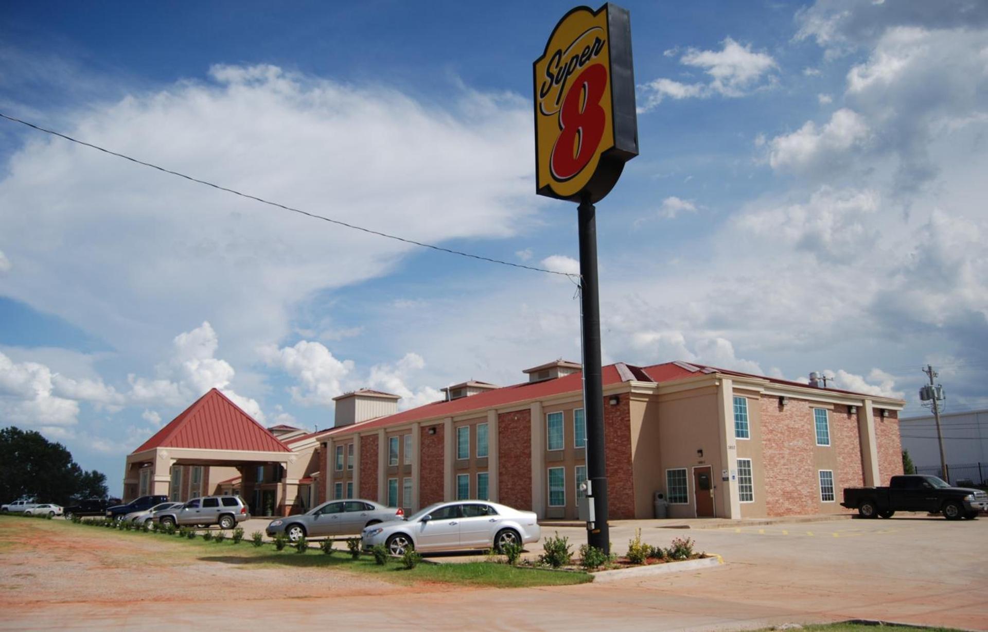 Super 8 by Wyndham Oklahoma City photo 29