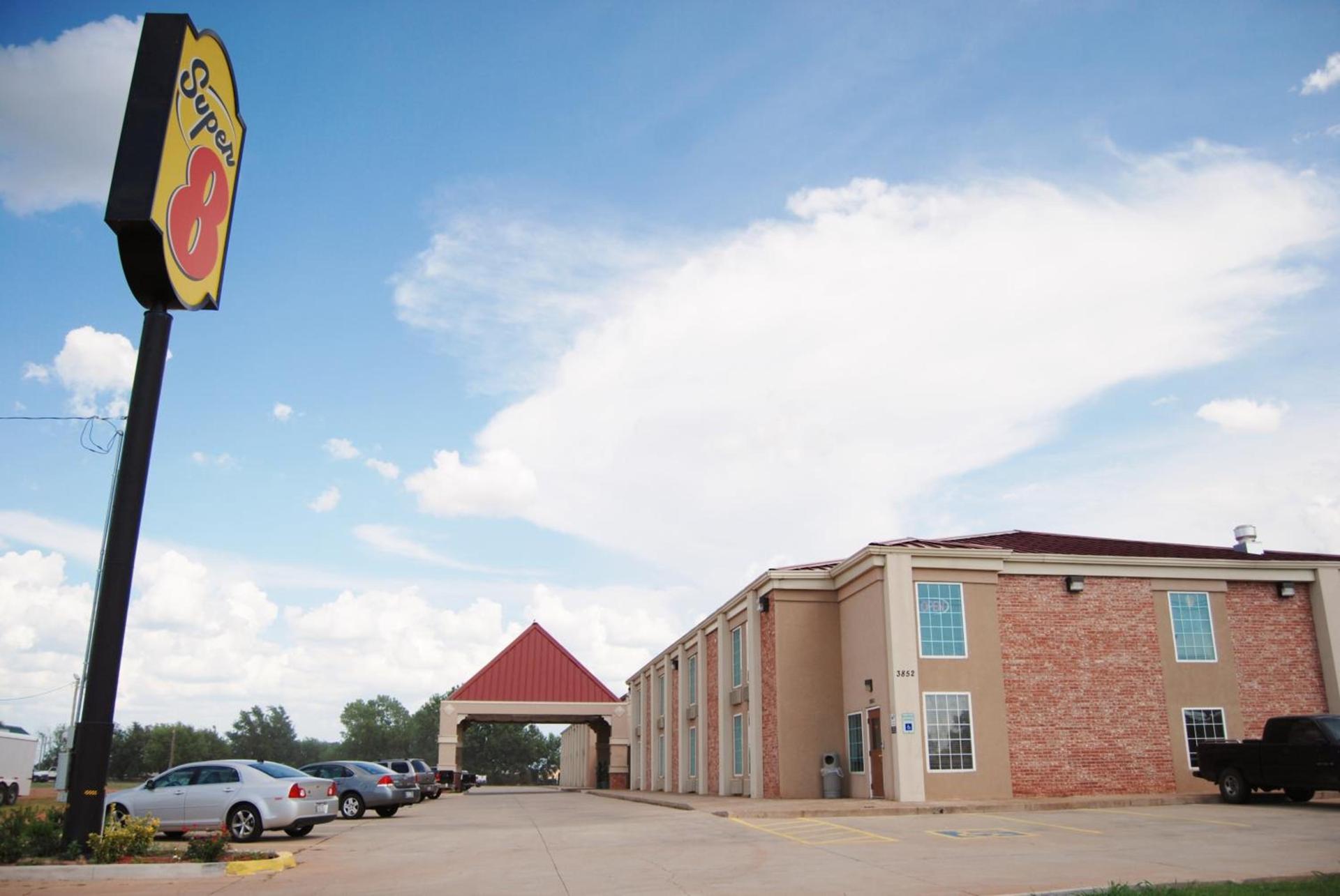 Super 8 by Wyndham Oklahoma City photo 31