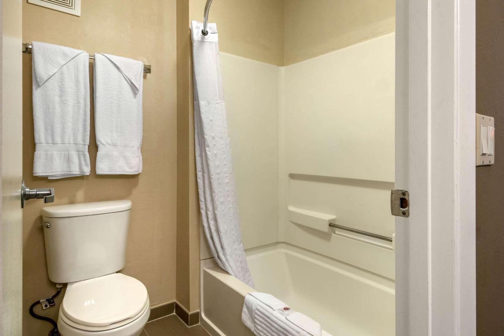 Comfort Inn Columbia Gorge photo 19