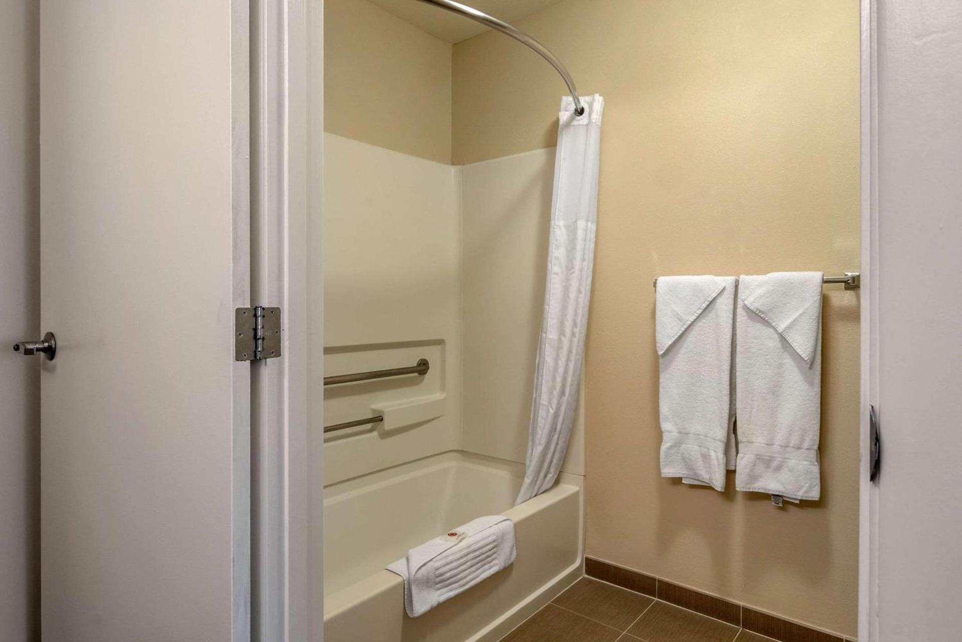 Comfort Inn Columbia Gorge photo 14