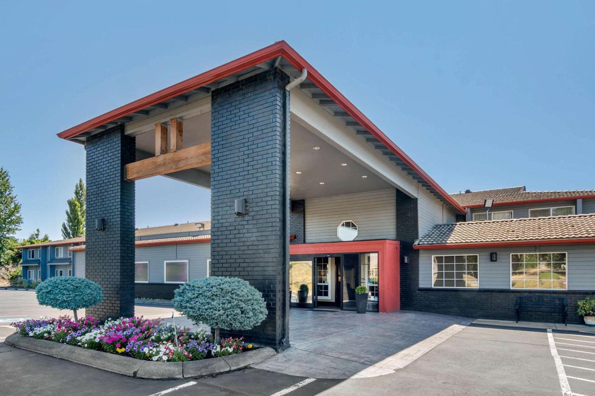 Comfort Inn Columbia Gorge photo 10