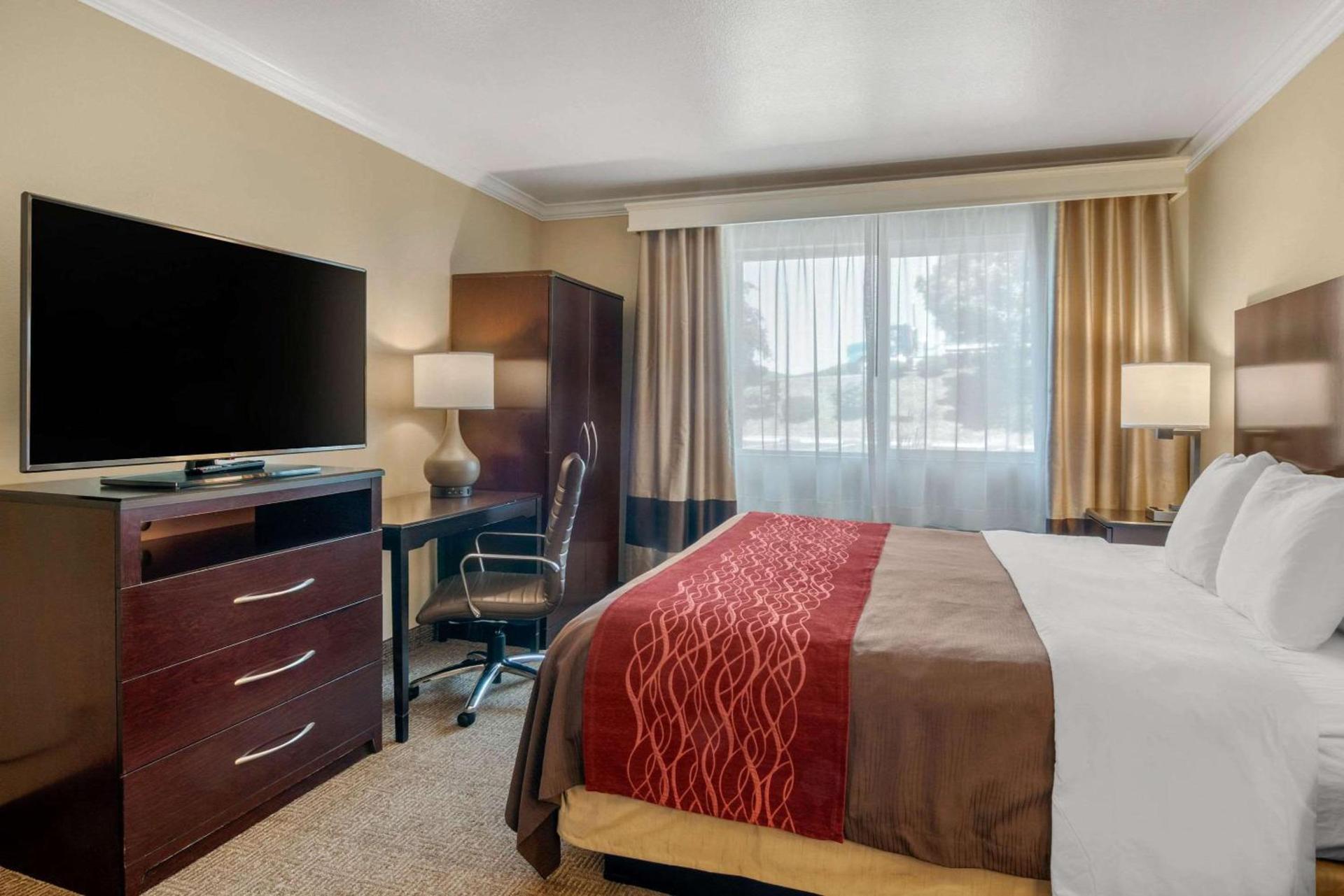 Comfort Inn Columbia Gorge photo 9