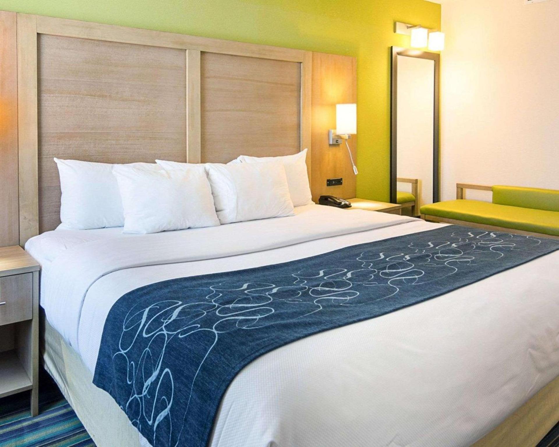Comfort Suites Beachfront photo 8