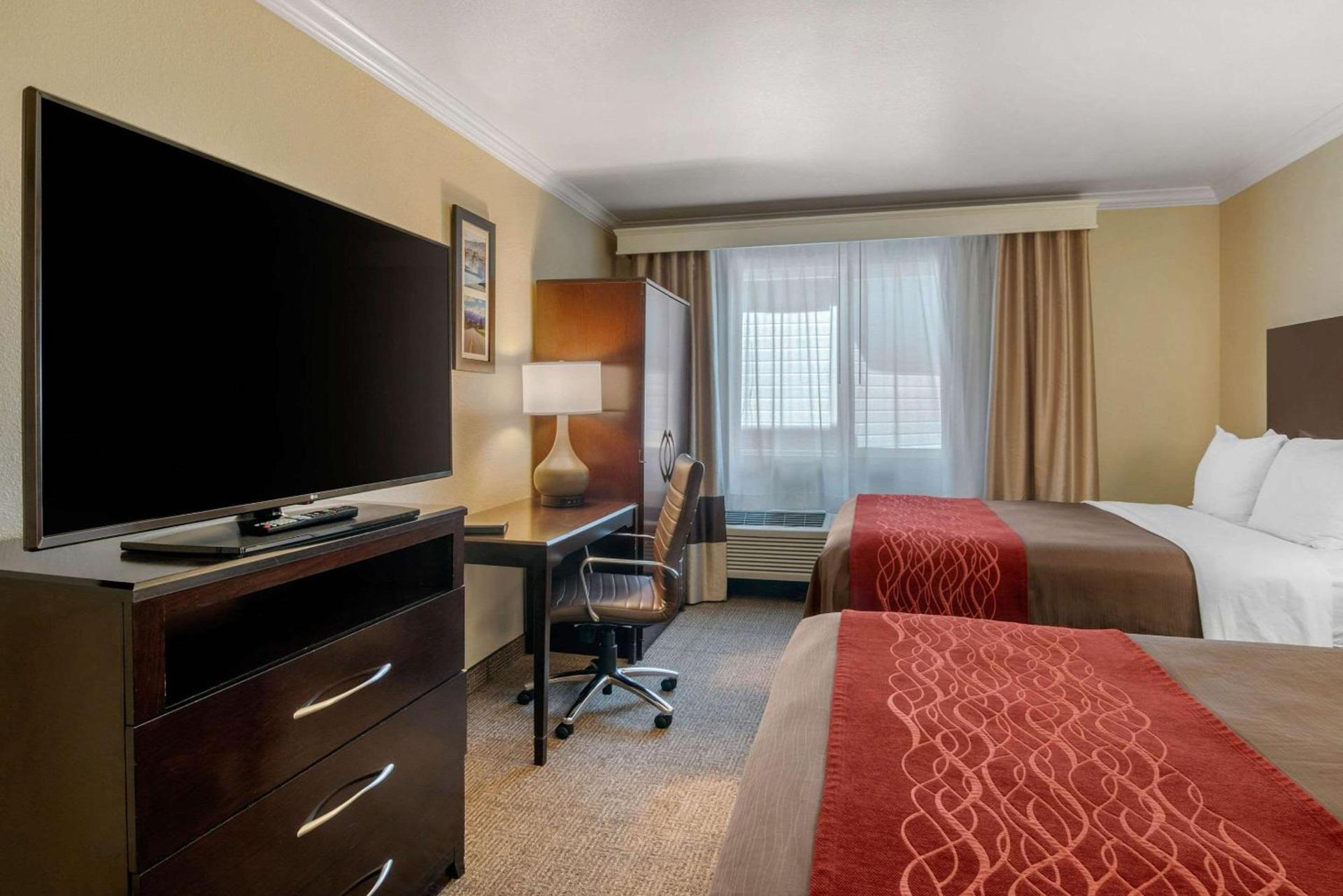 Comfort Inn Columbia Gorge photo 2