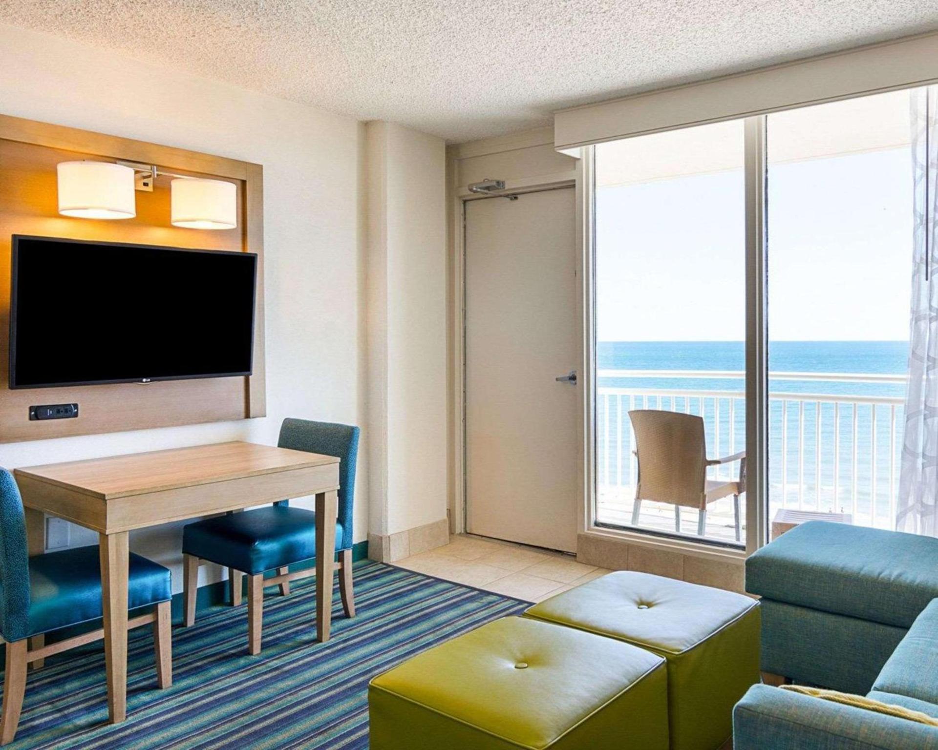 Comfort Suites Beachfront photo 10