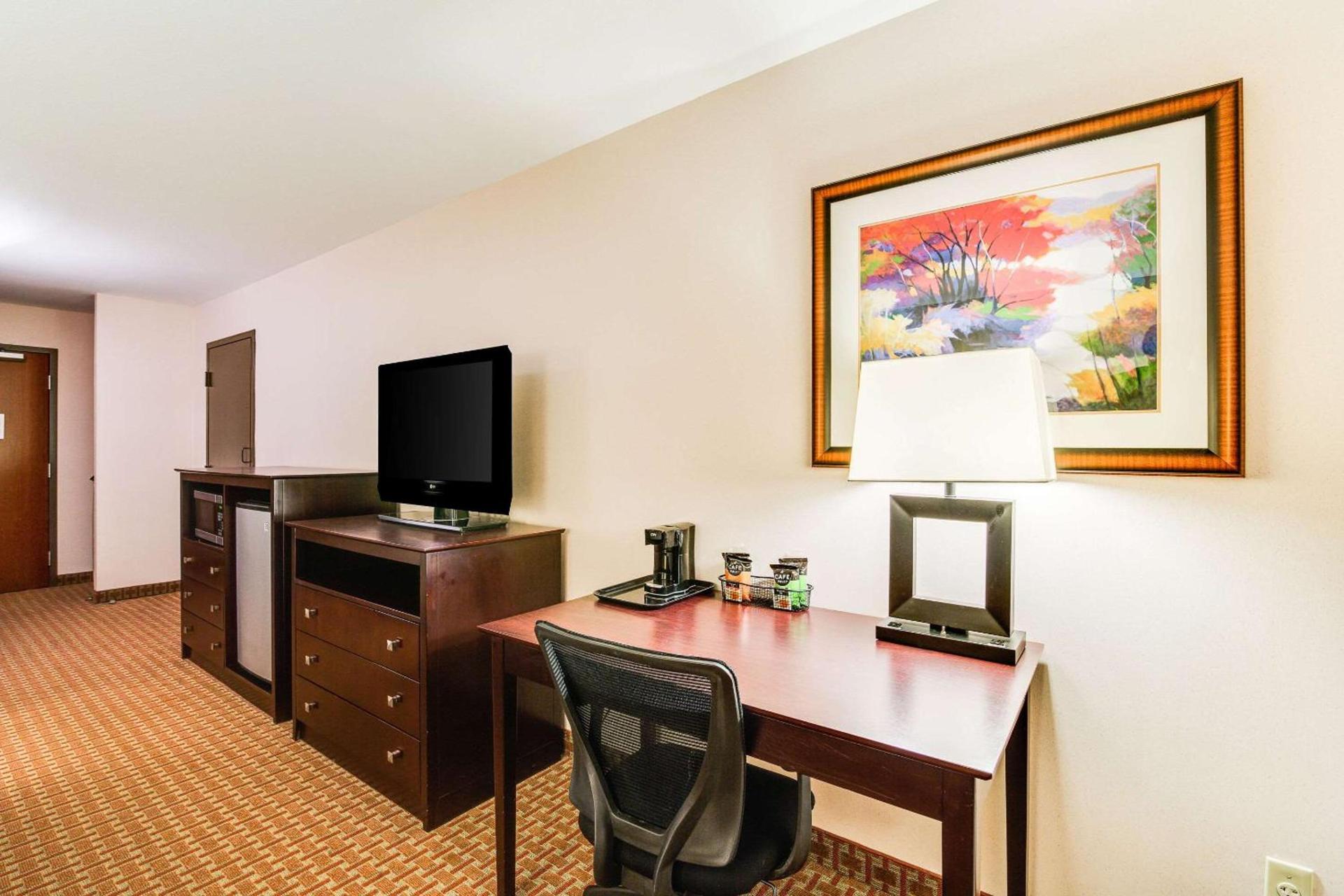Clarion Hotel Convention Center photo 19