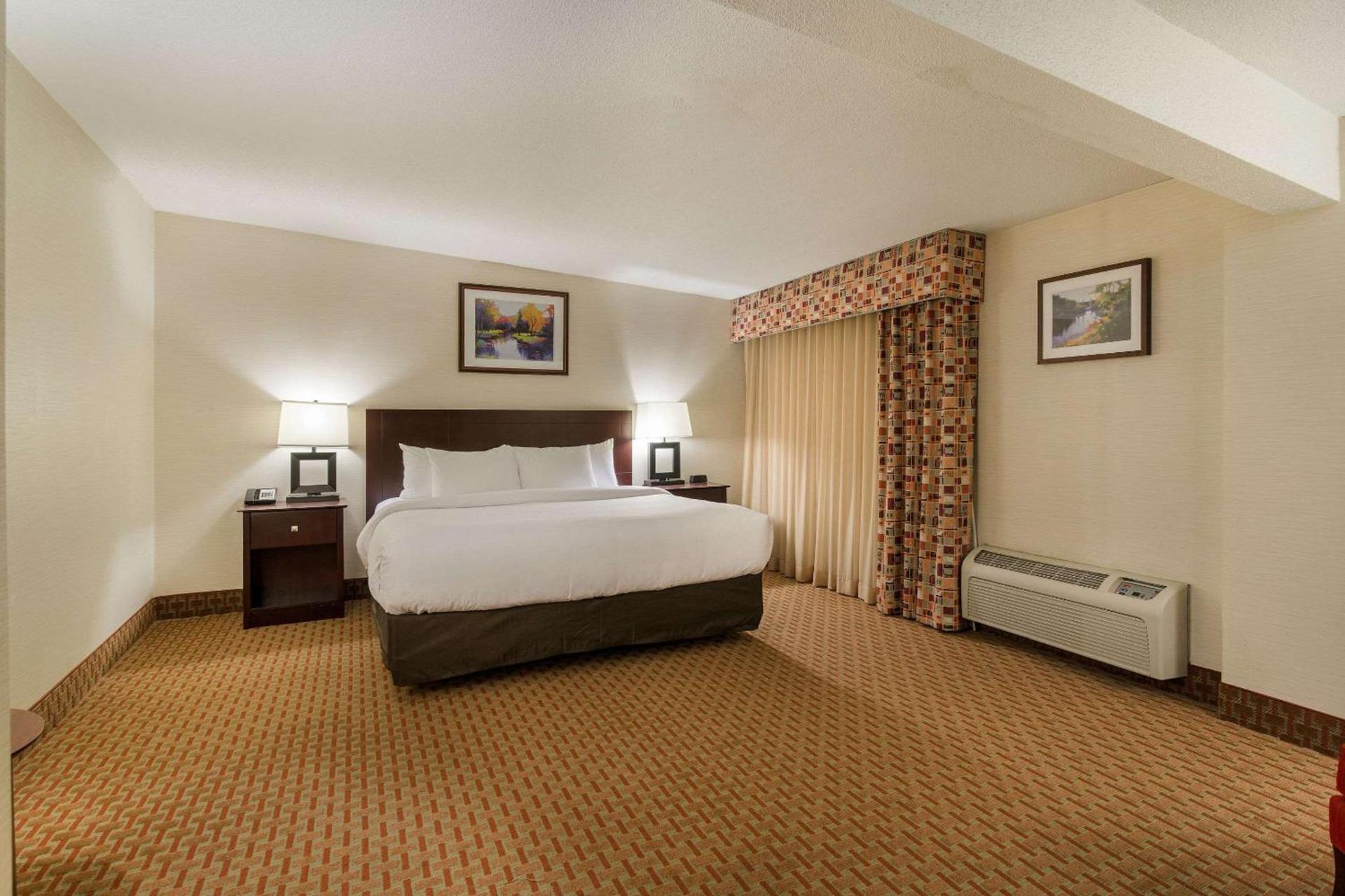 Clarion Hotel Convention Center photo 28