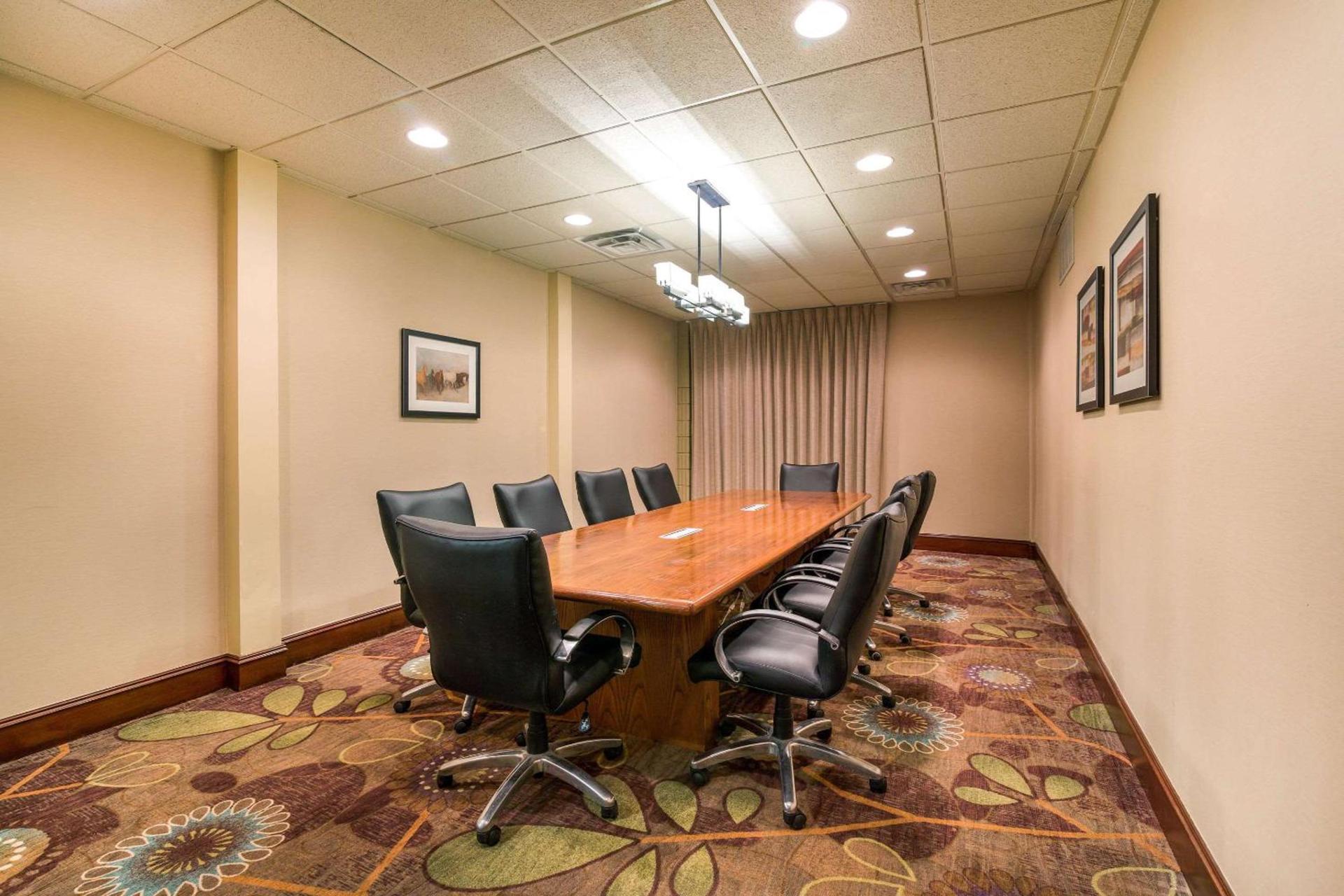 Clarion Hotel Convention Center photo 45