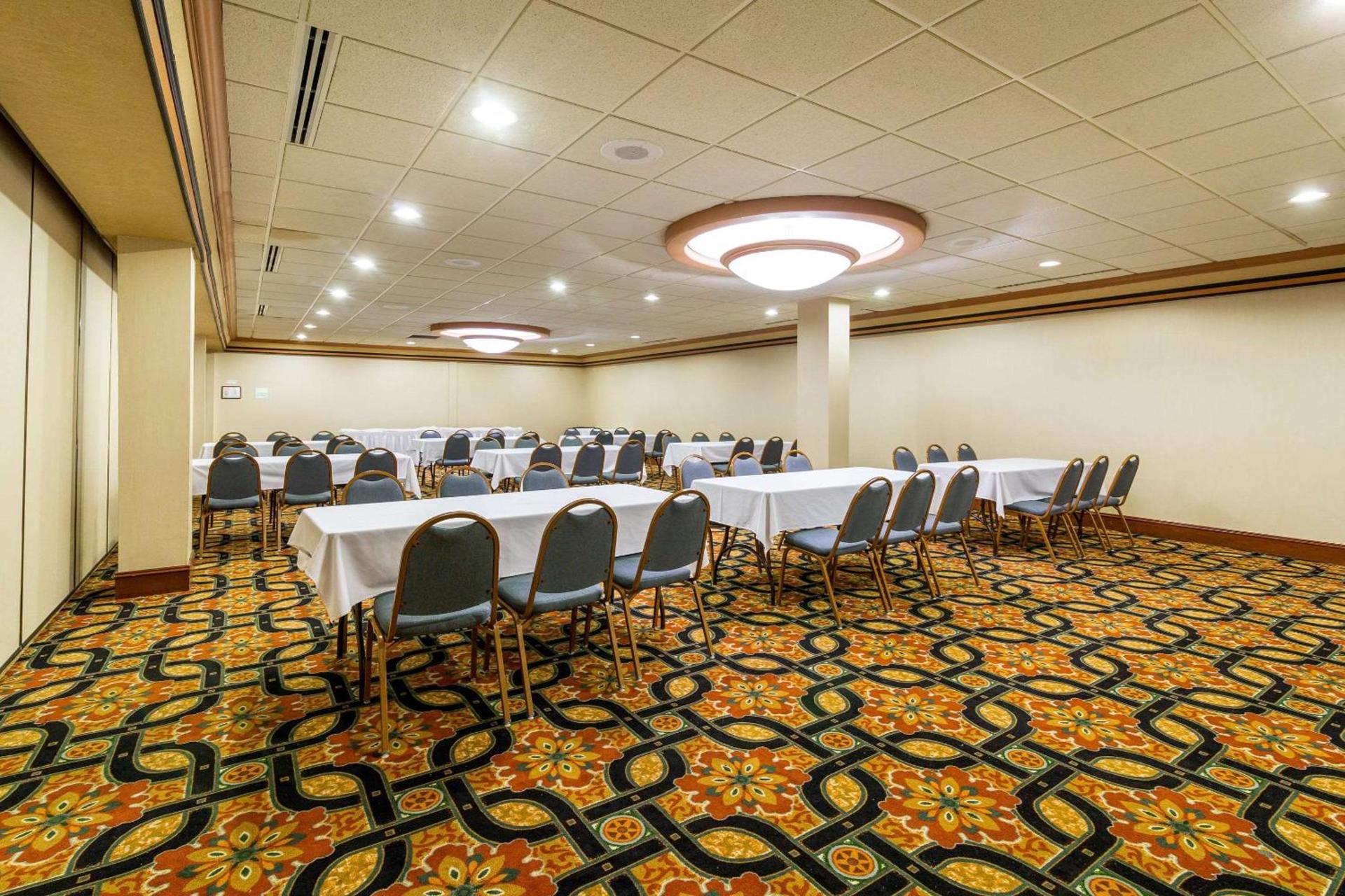 Clarion Hotel Convention Center photo 54